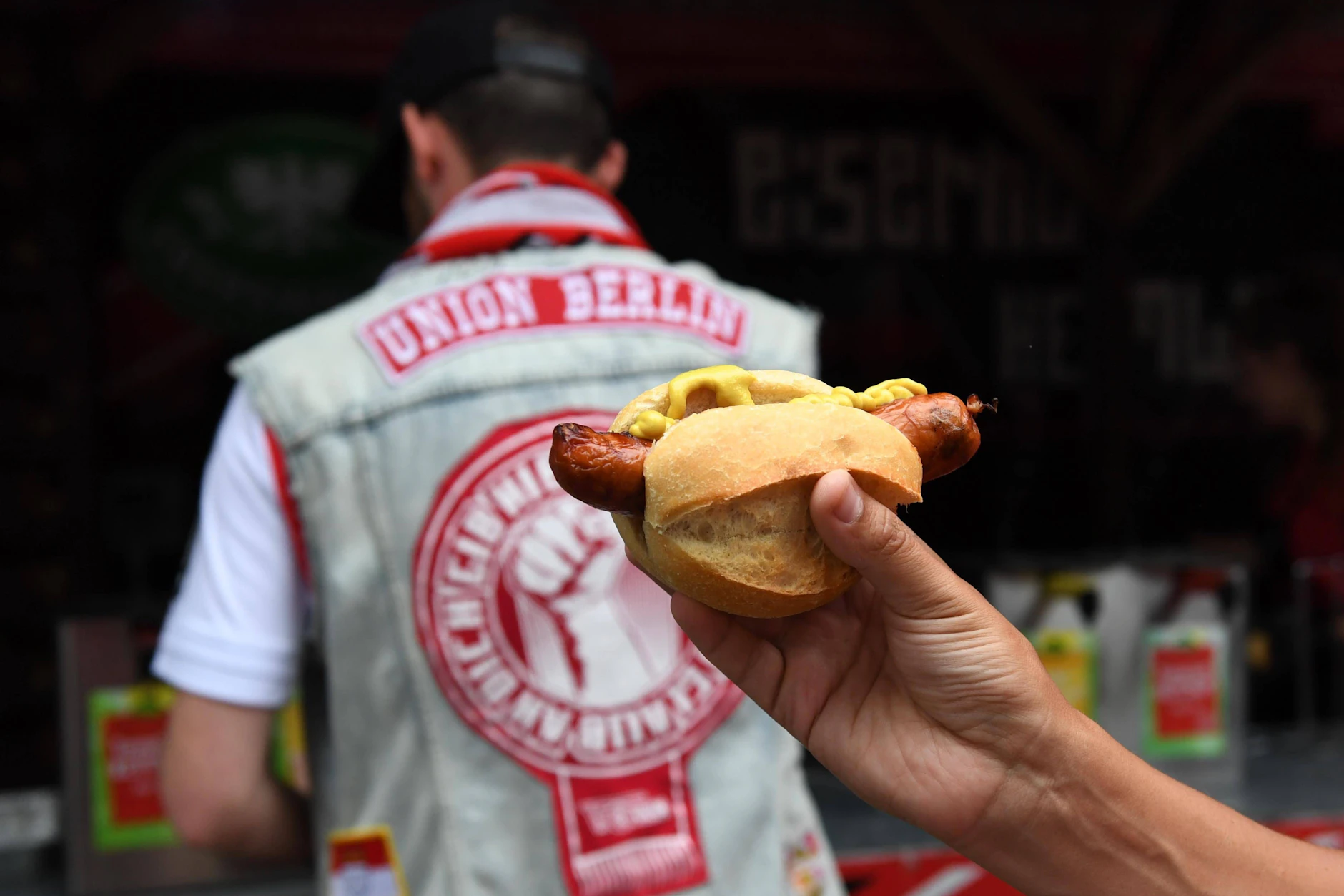 Bratwurst, Bier, Fußball – so tickt der 1. FC Union Berlin. Einzig die Erbsensuppe ist als vegetarisches Angebot im Stadion An der Alten Försterei erhältlich.