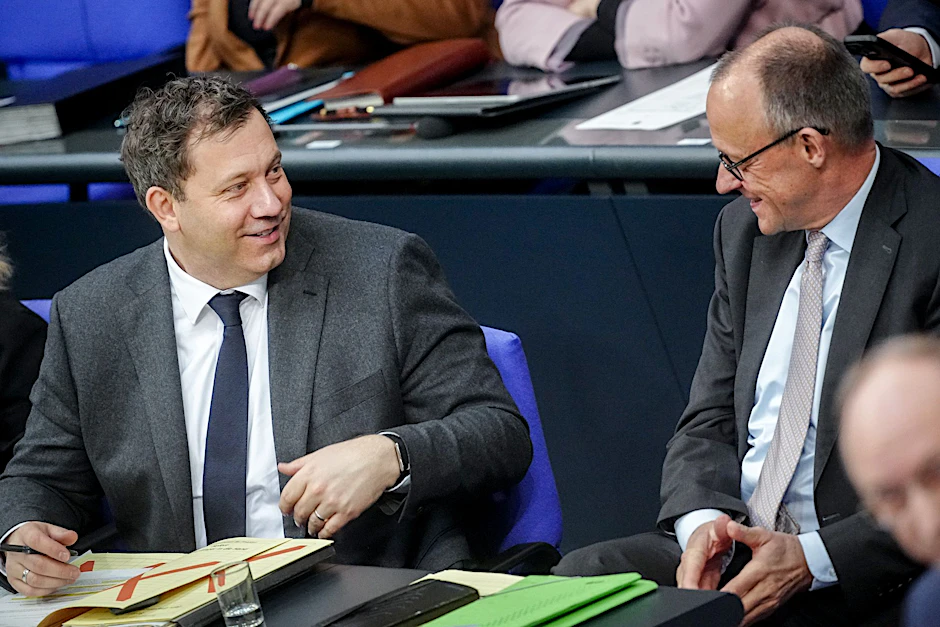 Lars Klingbeil (SPD), Bundesminister der Finanzen, Vizekanzler und SPD-Bundesvorsitzender, untersteht die "Zentralstelle für Sanktionsdurchsetzung" (ZfS): Nicht zu verwechseln mit dem MfS...
