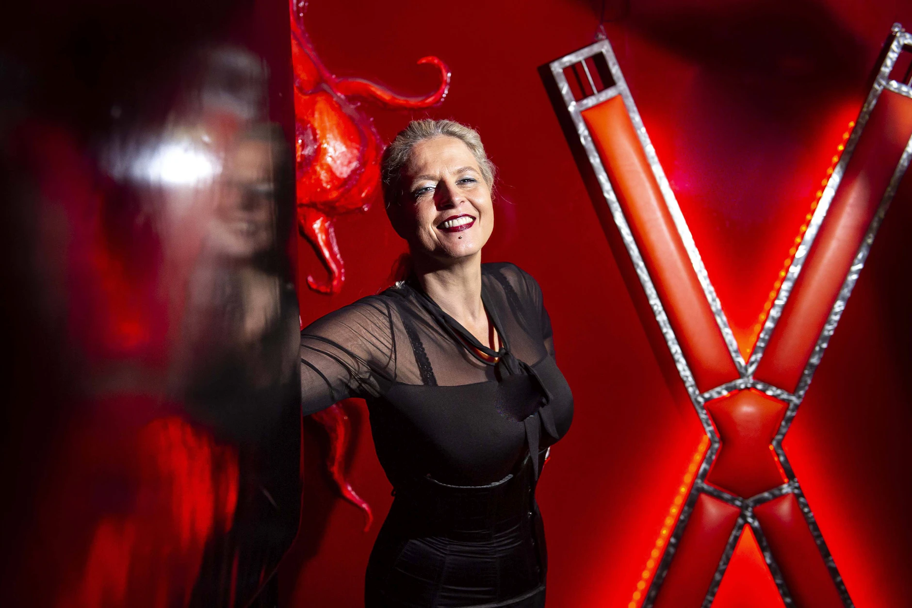 Dominique ist die Chefin des Insomnia-Clubs.