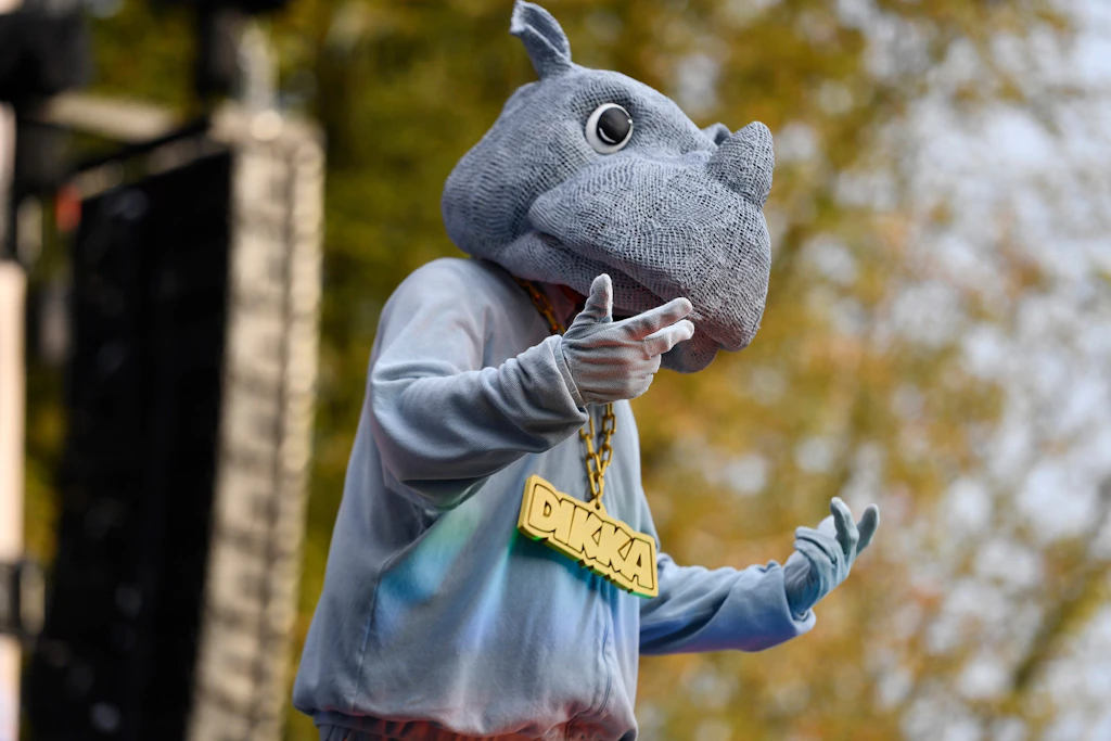 Nashorn Dikka live, hier bei einem Konzert 2024 in Essen