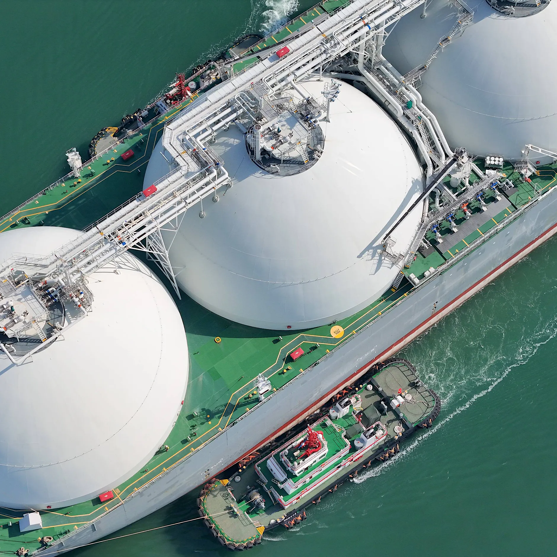 Berichte: China profitiert von Energiekrise und verkauft LNG weiter