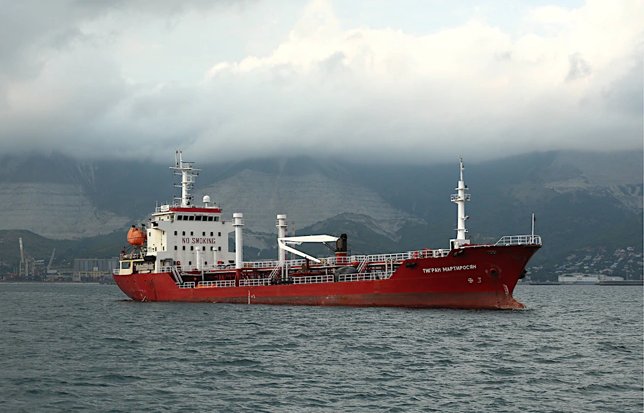 Der Öltanker „Tigran Martirosyan“ im Handelshafen Noworossijsk am Schwarzen Meer (Symbolbild)