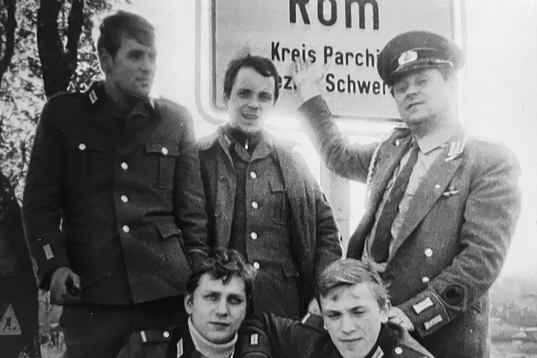 Foto von der Rückseite des Covers der TBA-Combo mit Heinz-Jürgen „Gotte“ Gottschalk (3.v.l.)