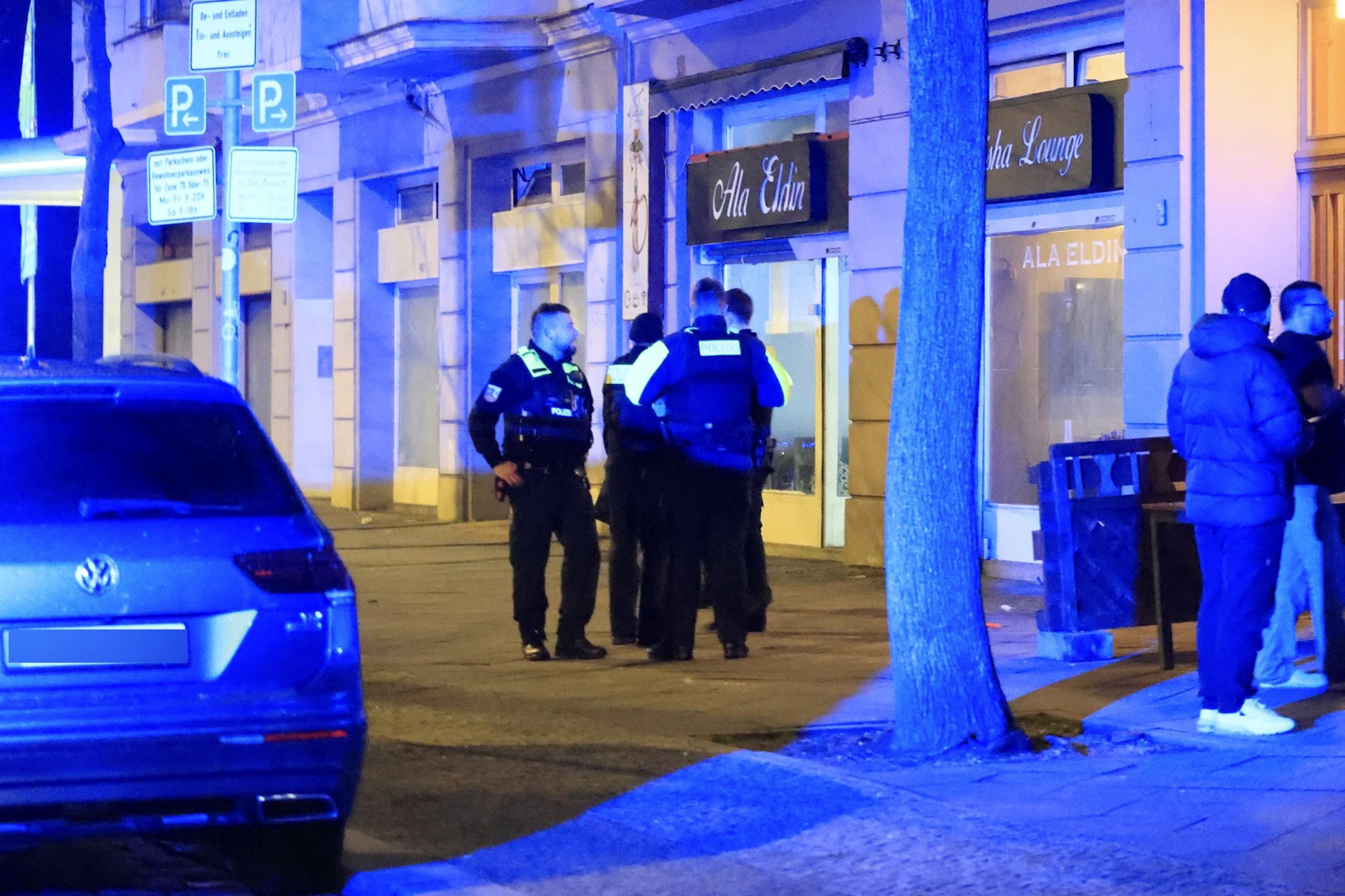 Einsatz der Polizei und Feuerwehr wegen eines Schusswechsels in Moabit.