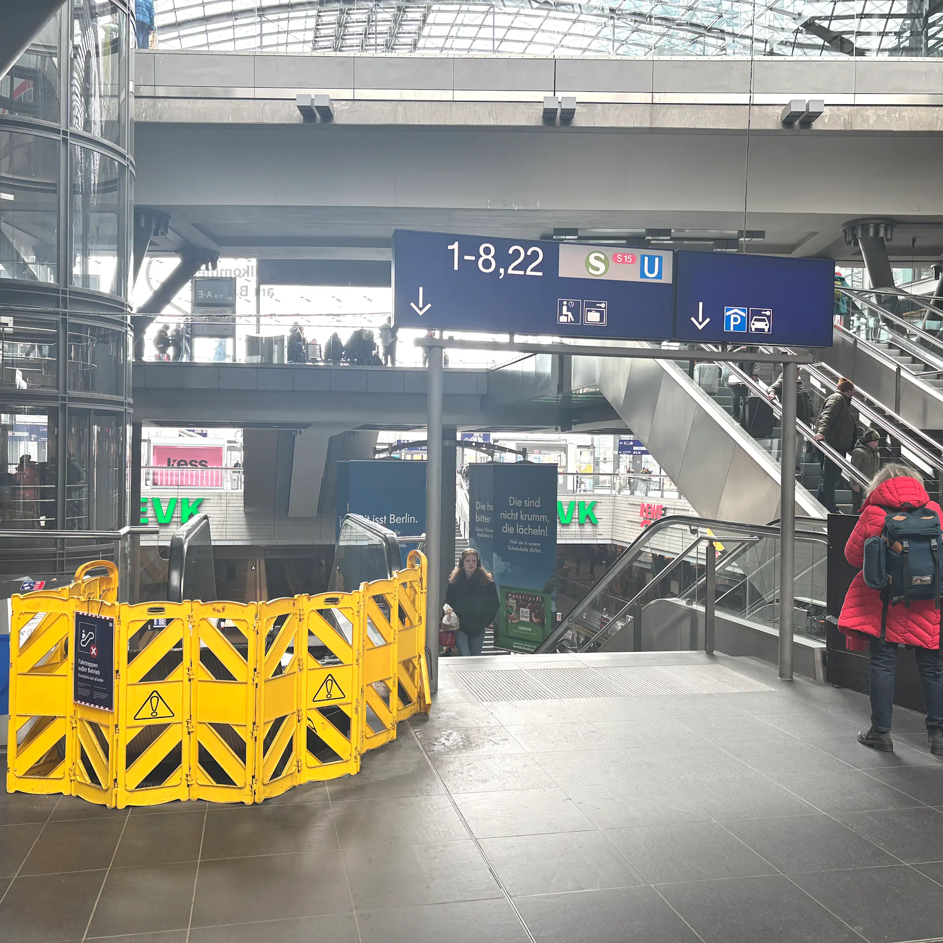 Peinlich! Die Rolltreppen am Berliner Hauptbahnhof laufen noch immer nicht