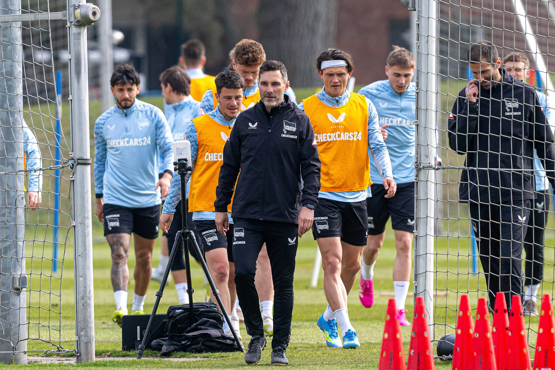 Trainer Stefan Leitl hat bei Hertha BSC vor dem Endspiel um den Aufstieg bei Dynamo Dresden einige knifflige Entscheidungen zu treffen.