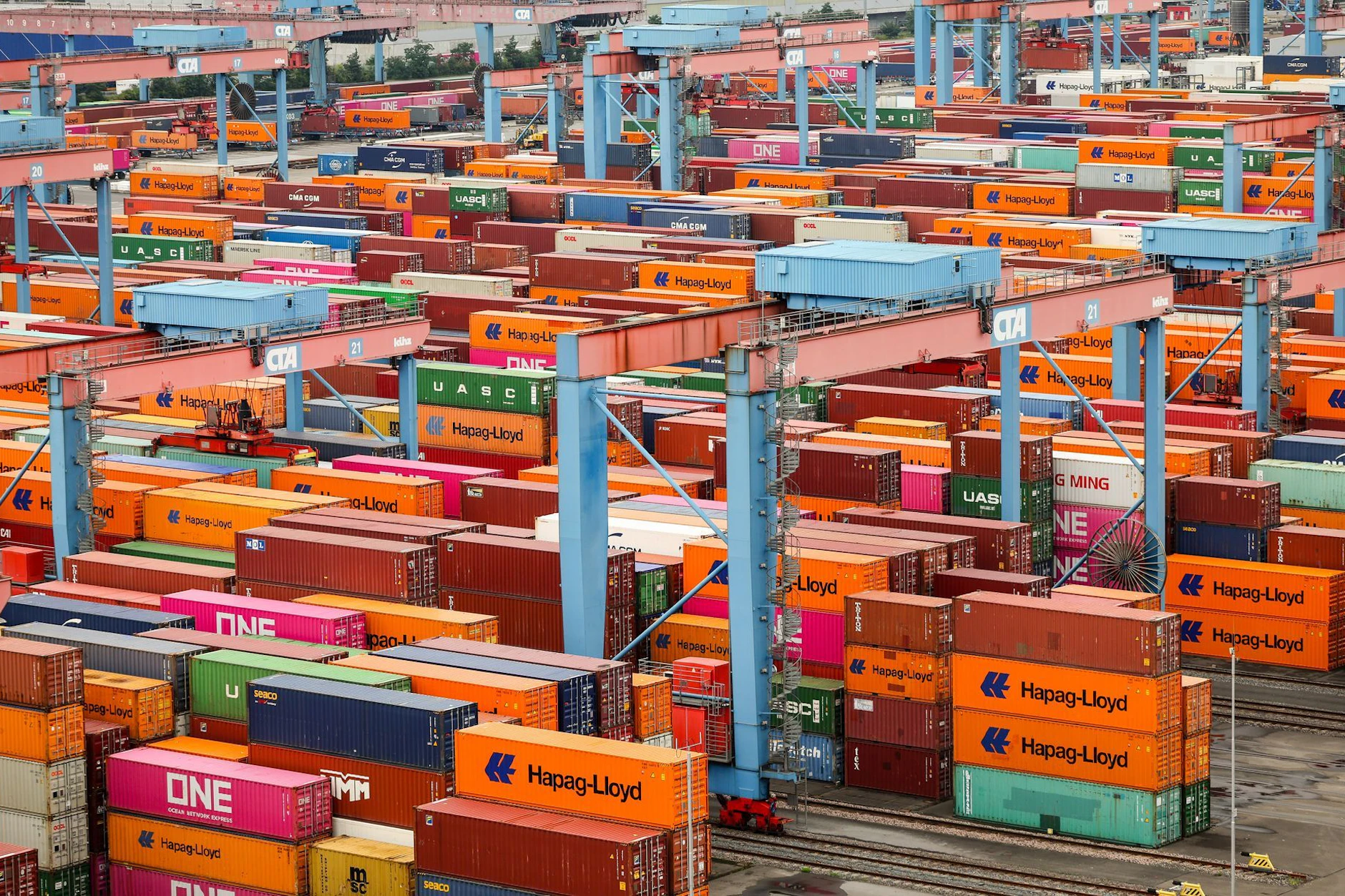 Container am Hamburger Hafen: Schlecht laufende Auslandsgeschäfte bremsen das Wirtschaftswachstum.