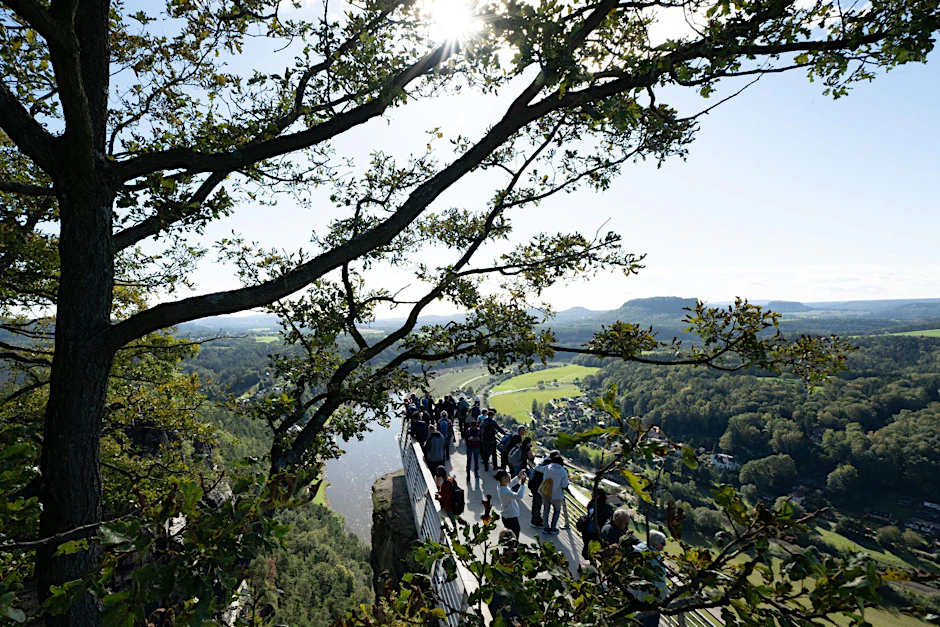 Touristenmagnet in der Sächsischen Schweiz: die Aussichtsplattform auf dem Basteifelsen