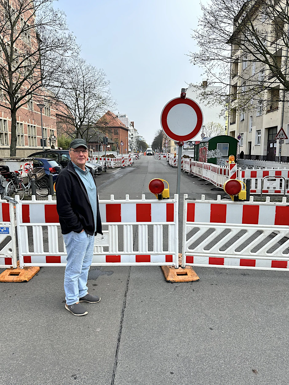 9. April: Bahn frei über die Dunckerbrücke! Die Verkehrsverwaltung erklärt, warum die Absperrungen jetzt doch wieder beiseitegeräumt wurden.