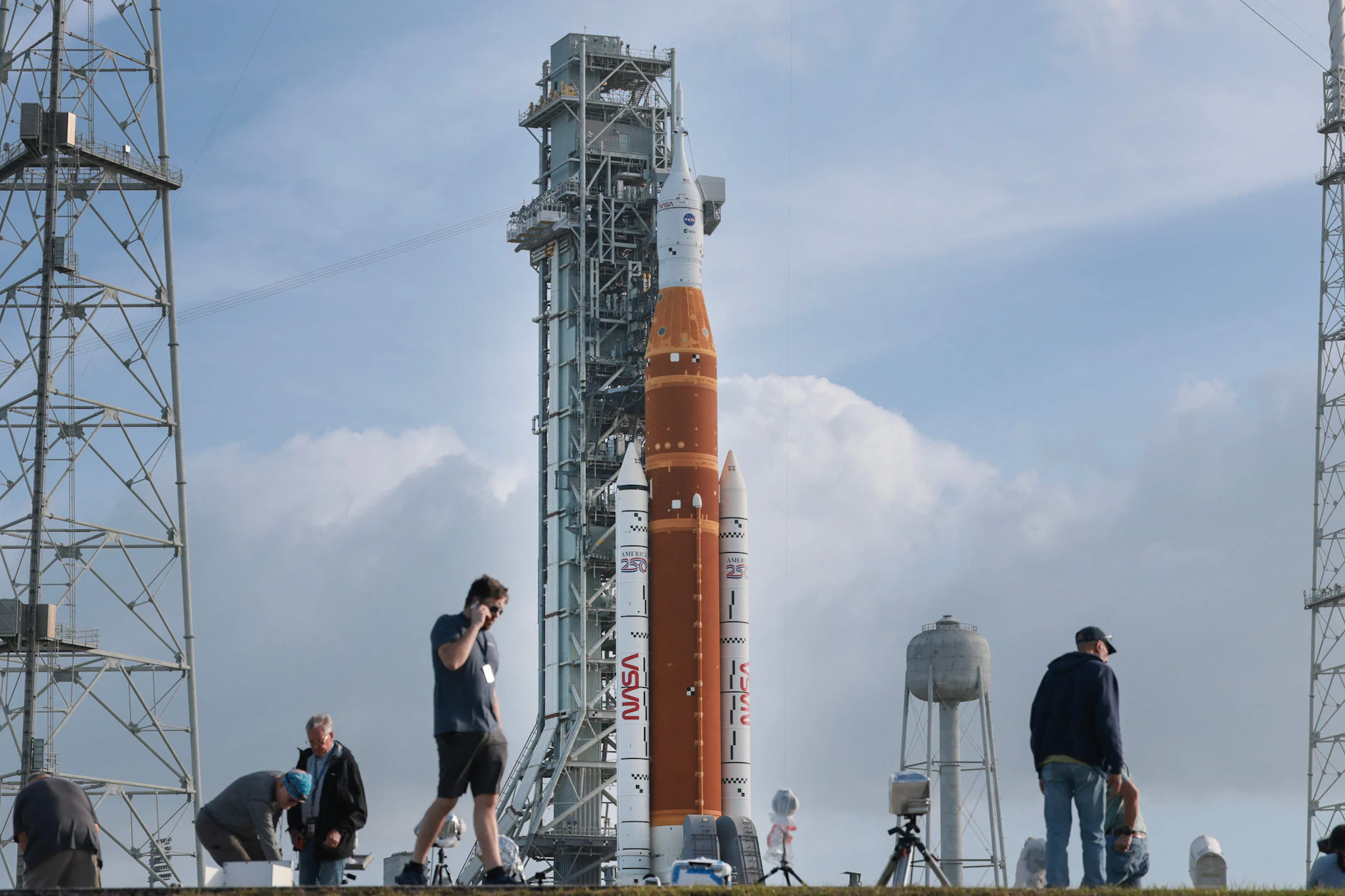 Die Artemis-2-Rakete mit der Orion-Kapsel auf der Startrampe 39B am Kennedy Space Center in Florida