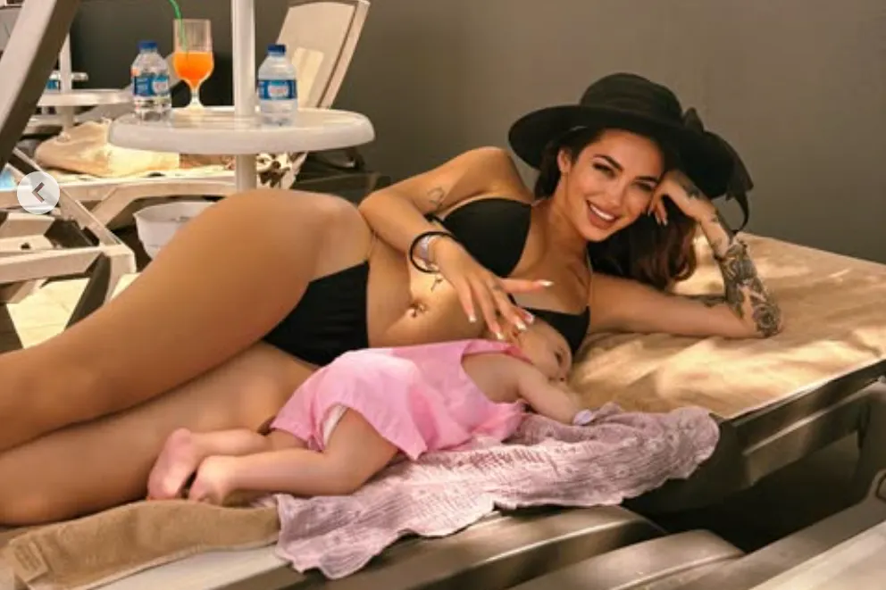 Im April 2024 kam Ariels Tochter Ileyna zur Welt.