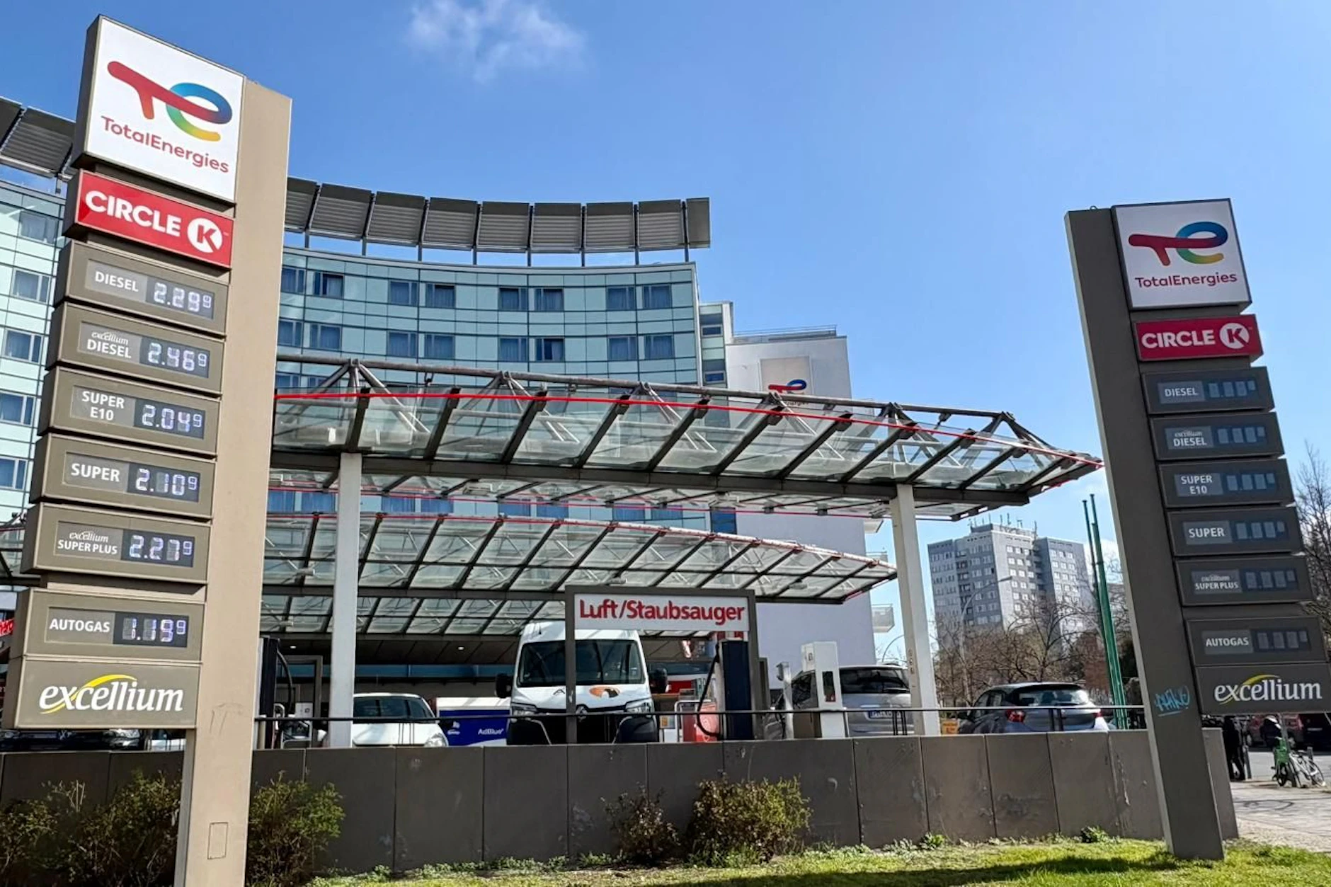 Spritpreis-Abzocke um Punkt 12 Uhr: So haben Autofahrer die Umstellung erlebt