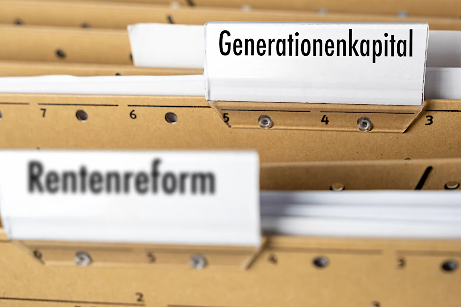 Ein Karteikasten steht für aktuelle Reformideen der Altersvorsorge in Deutschland und die Diskussion um nachhaltige Finanzierung der Rente. Symbolbild.