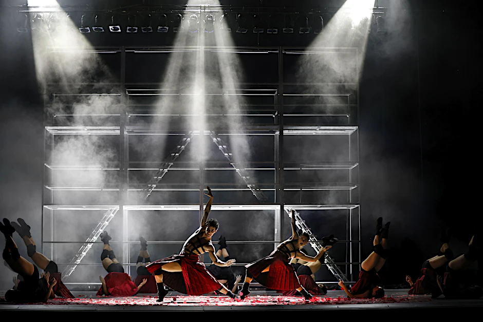 Das Theater Magdeburg eröffnet am Karfreitag mit Yaron Shamirs Aufführung von „Drifting Out“ und „Bolero“ das Osterprogramm im Opernhaus.