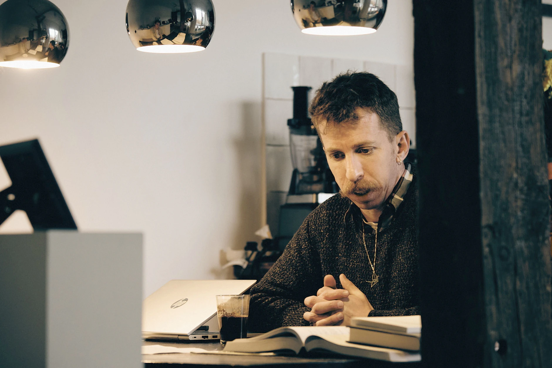 „Deutschland muss stopp sagen.“ – Adam Raz kritisiert die deutsche Unterstützung für Israels Krieg in Gaza.