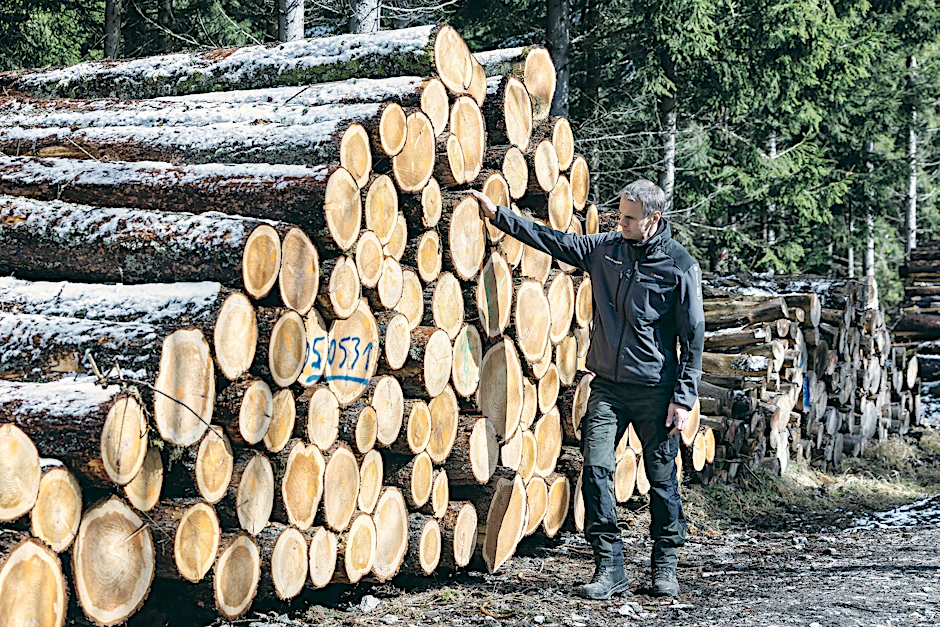 Lebt vom Holz: Ralf Kretschmar (46) aus Scheibenberg im Westerzgebirge
