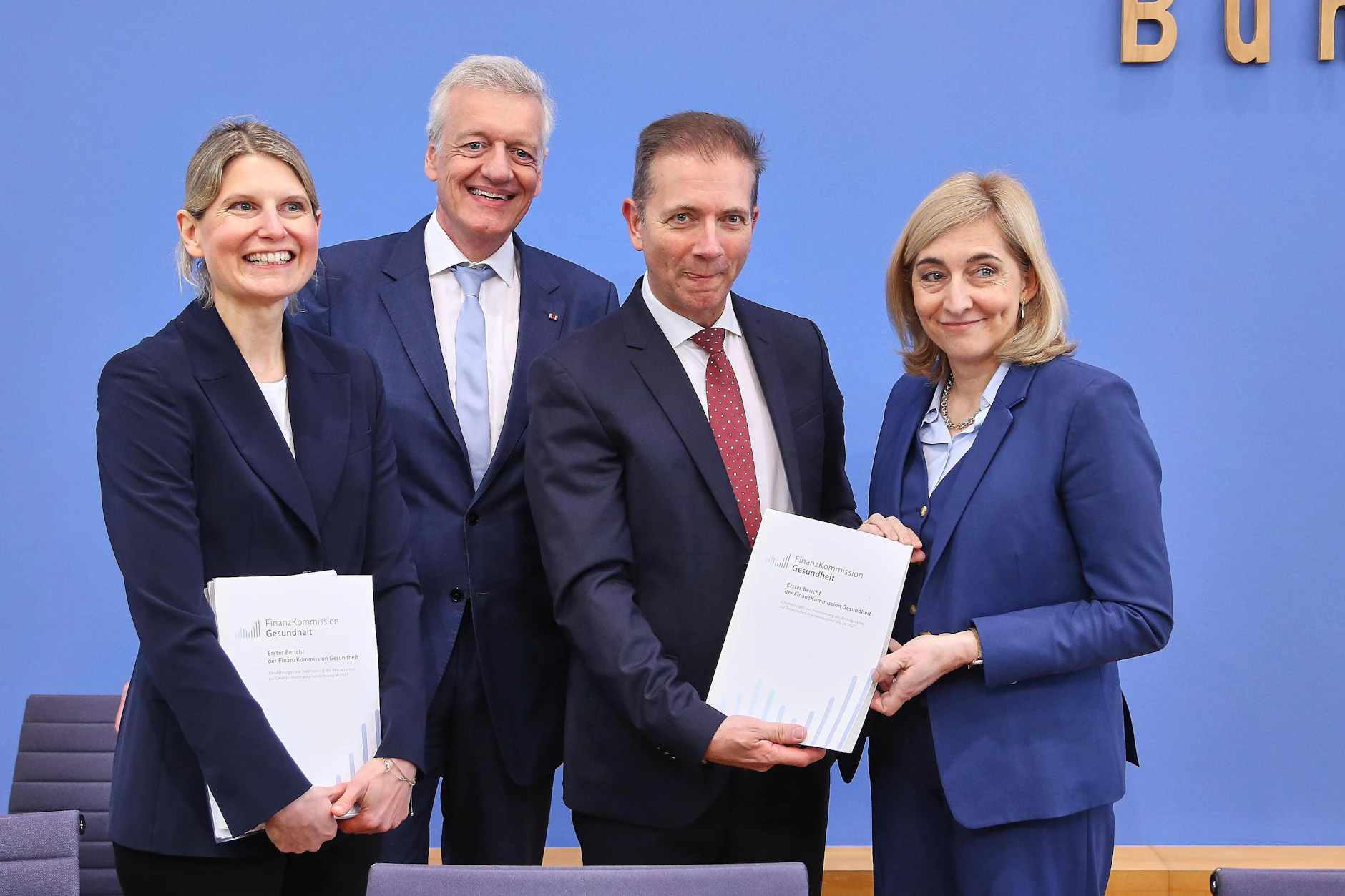 Bundespressekonferenz: Übergabe der Empfehlungen der Finanzkommission Gesundheit zur Stabilisierung der Beitragssätze der gesetzlichen Krankenversicherung.