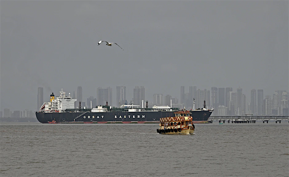 31. März 2026, Mumbai, Maharashtra, Indien: Der LPG-Tanker „Jag Vasant“ liegt nach der Durchfahrt der Straße von Hormus im Hafen von Mumbai vor Anker.