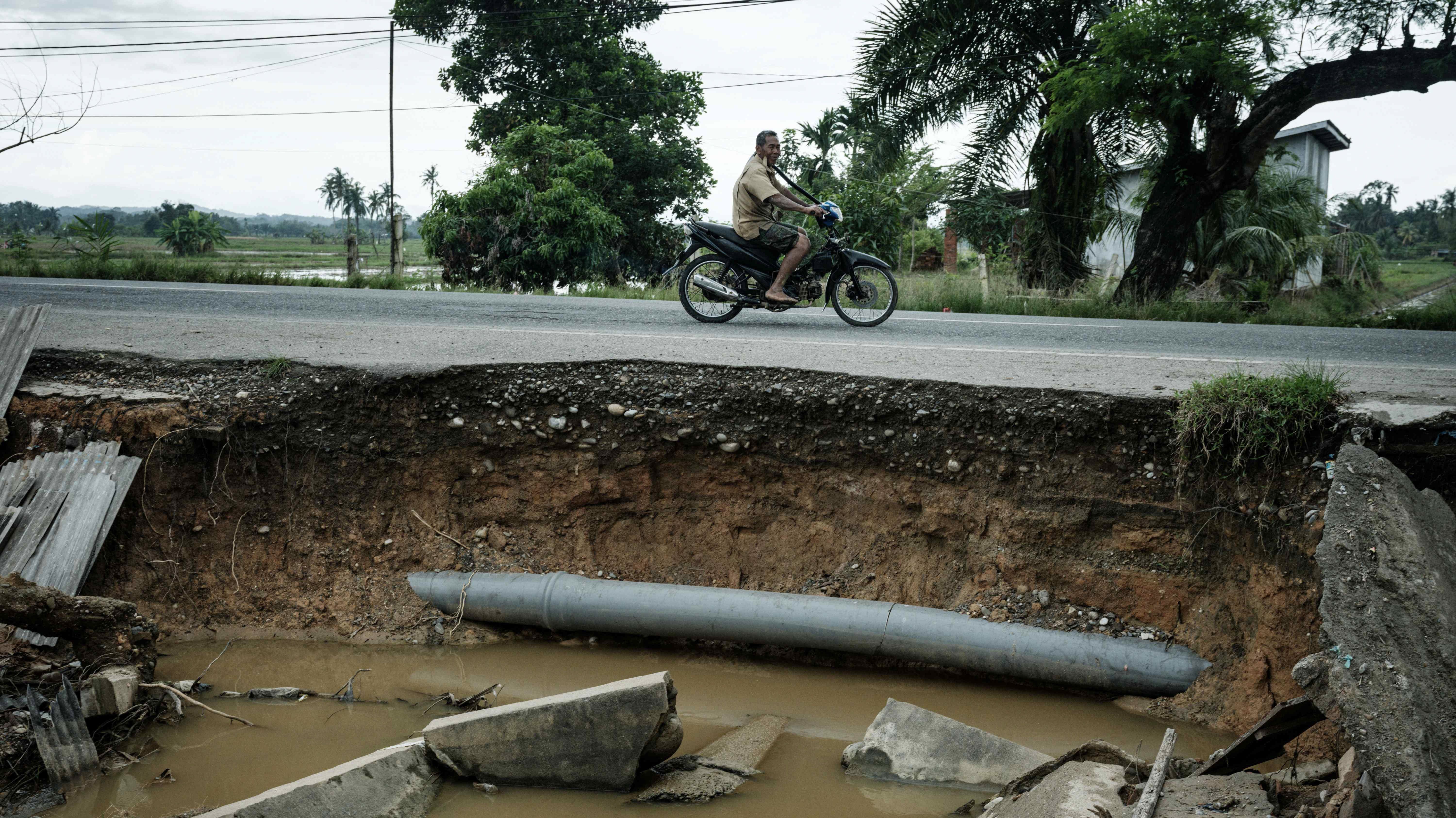 Erdbeben der Stärke 7,4 erschüttert den Osten Indonesiens