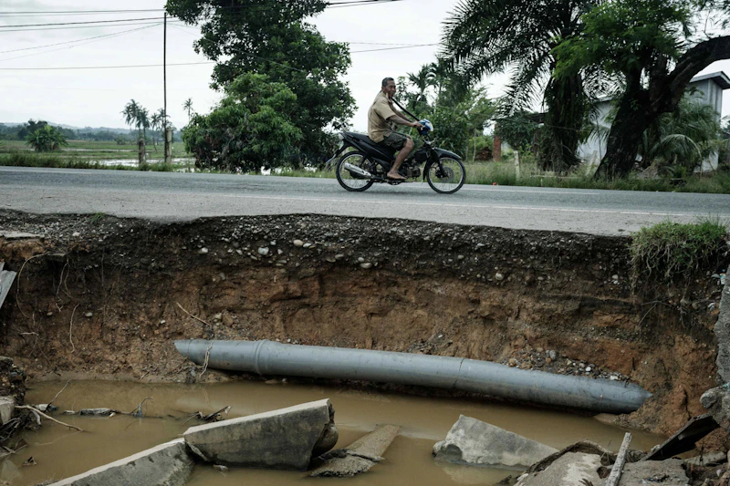 Erdbeben der Stärke 7,4 erschüttert den Osten Indonesiens
