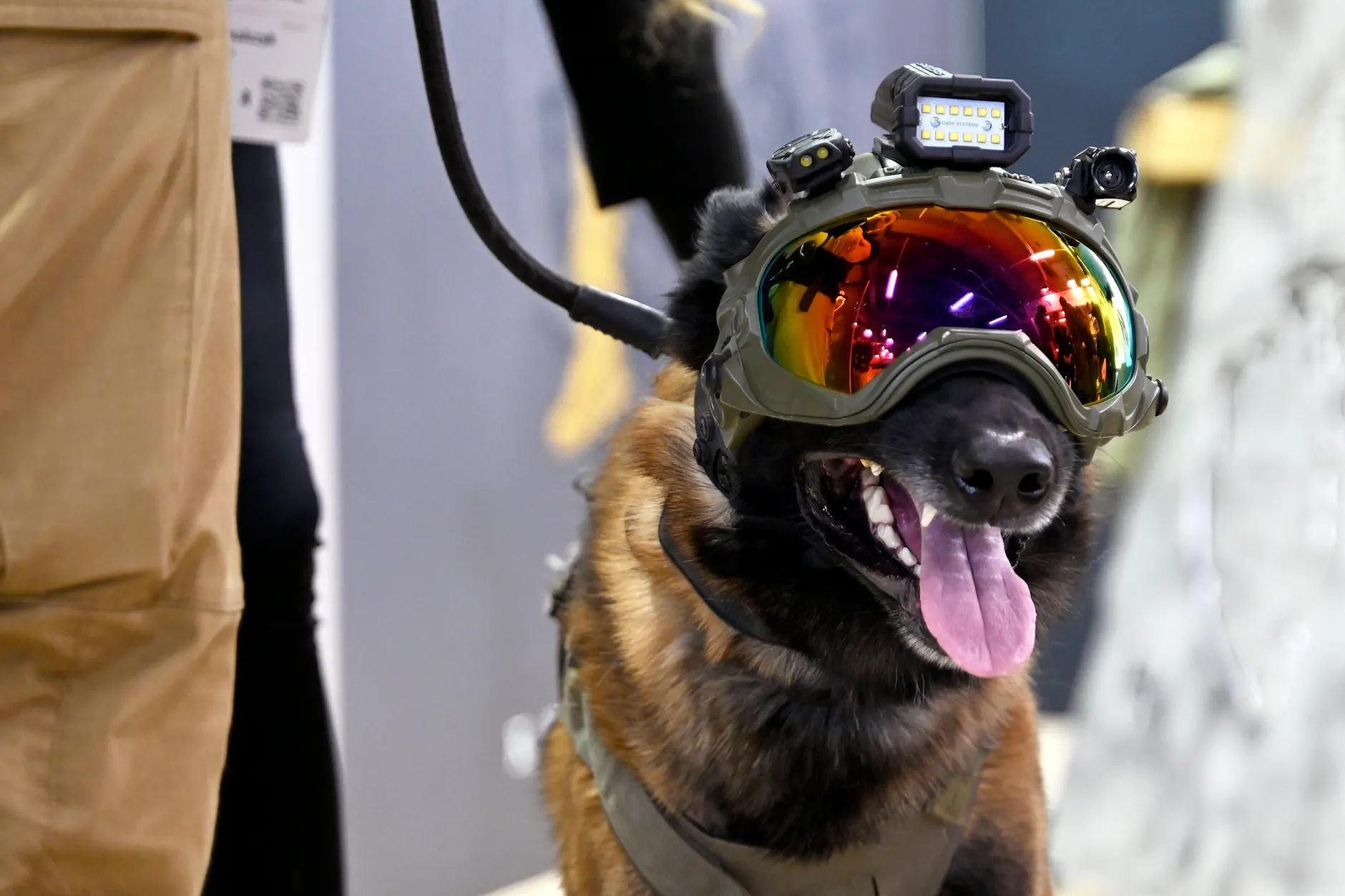 Sinnbild der Rüstung: Wenn die zivile Fantasie präventiv beerdigt wird, sieht die Welt so aus.