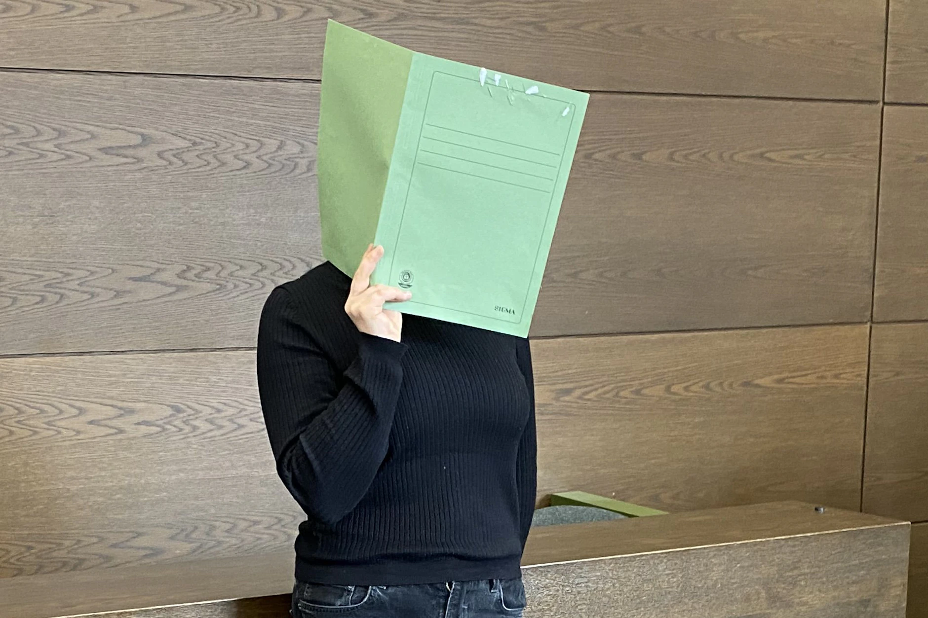 Sie soll ihre Französische Bulldogge auf Polizisten gehetzt haben.