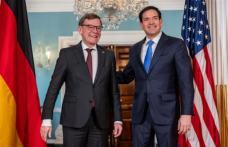 Johann Wadephul (CDU) steht neben seinem Amtskollegen, US-Außenminister Marco Rubio: „Dazu warten wir darauf, dass die USA, unsere Verbündeten, eine abschließende Stellungnahme uns übermitteln.“