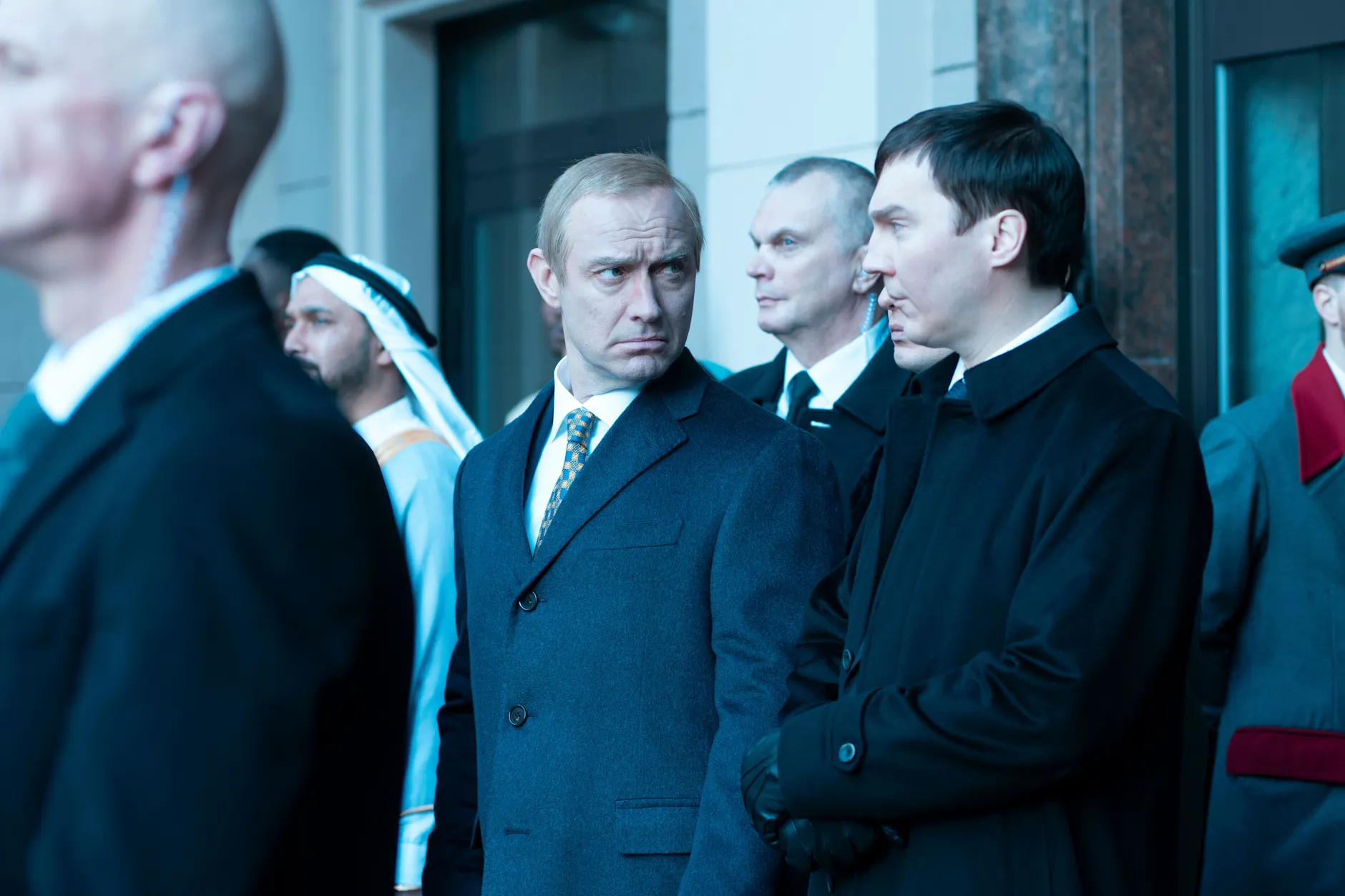 Wladimir Putin (Jude Law) wird in „Der Magier im Kreml“ zum neuen russischen Machthaber.