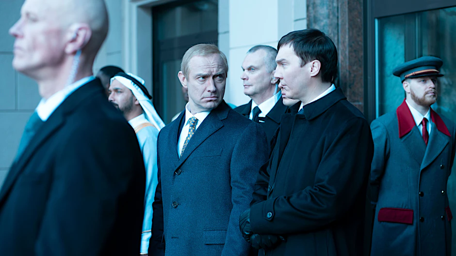 Wladimir Putin (Jude Law) wird in „Der Magier im Kreml“ zum neuen russischen Machthaber.