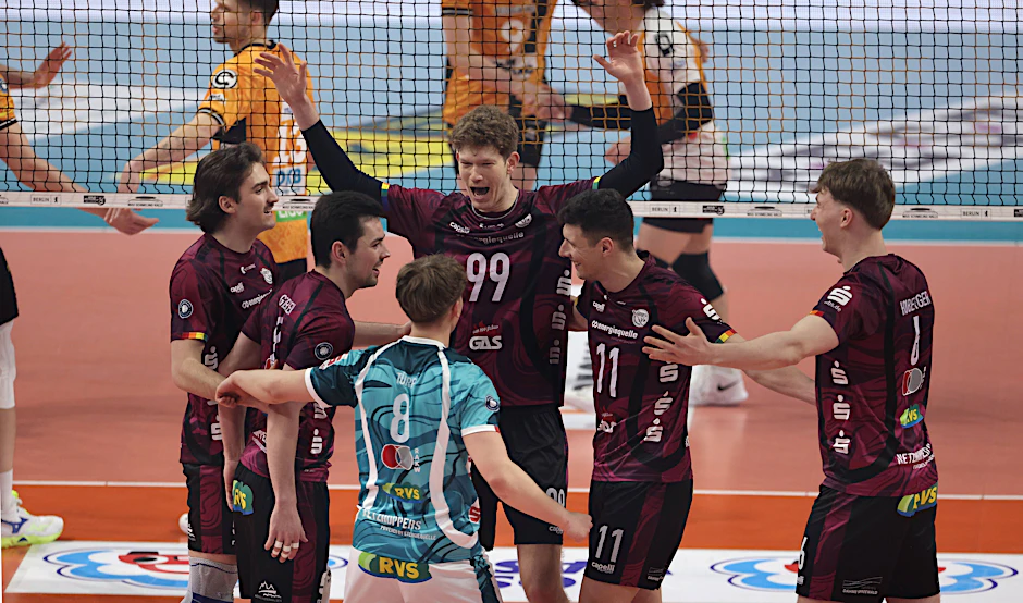 Jubel nach einem Punktgewinn in Berlin: Die Netzhoppers wollen im Rückspiel den Heimfans ein tolles Match bieten.