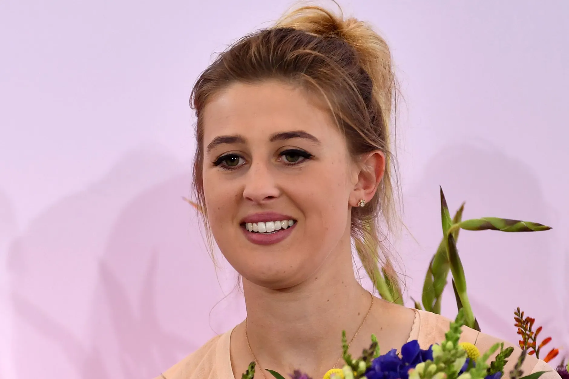 Gina Schumacher gibt in der neuen Dokumentation persönliche Einblicke in ihr Leben und spricht offen über die schwere Zeit nach dem Unfall ihres Vaters