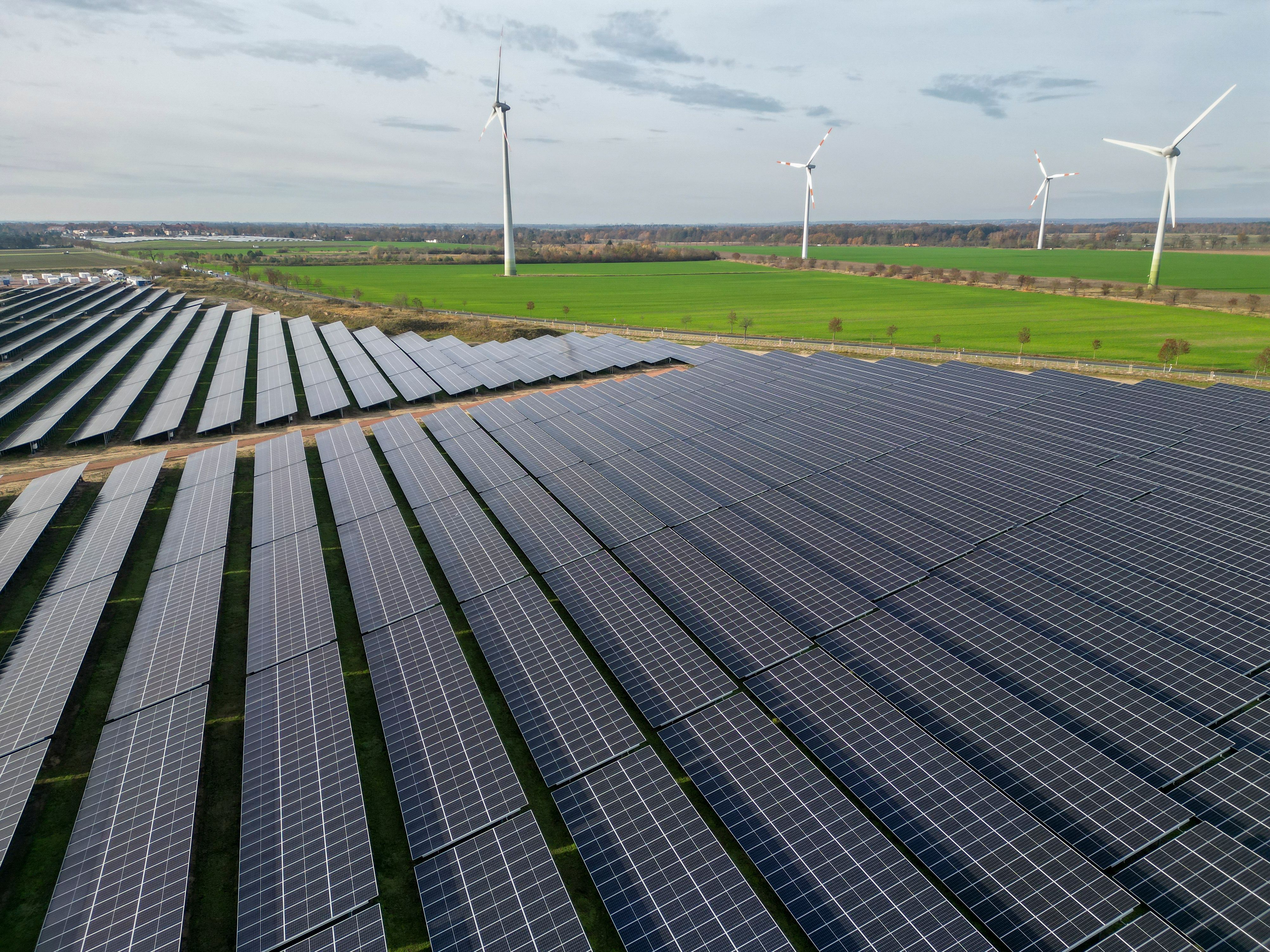 Umweltverbände setzen Regierung unter Druck: Tempolimit, Verbrenner-Aus und Gas-Abkehr gefordert