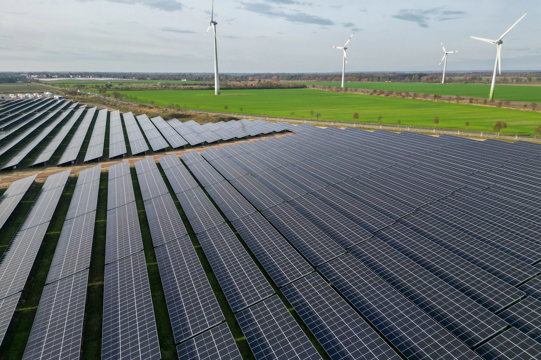 Umweltverbände fordern: Fossile Energieträger müssen durch erneuerbare ersetzt werden.