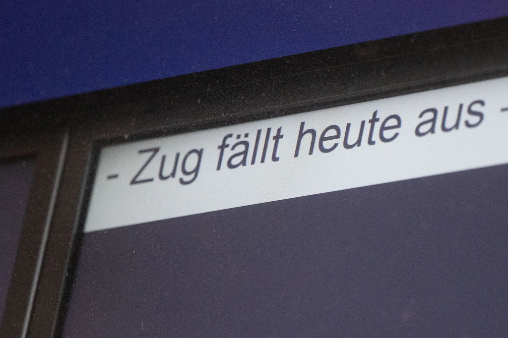 Verspätungen, Pannen, Chaos: Immer weniger Fahrgäste verlassen sich auf die Deutsche Bahn.
