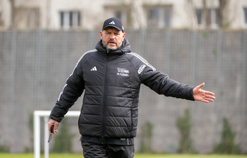 Güvenlik ve artan küme düşme tehlikesi arasında