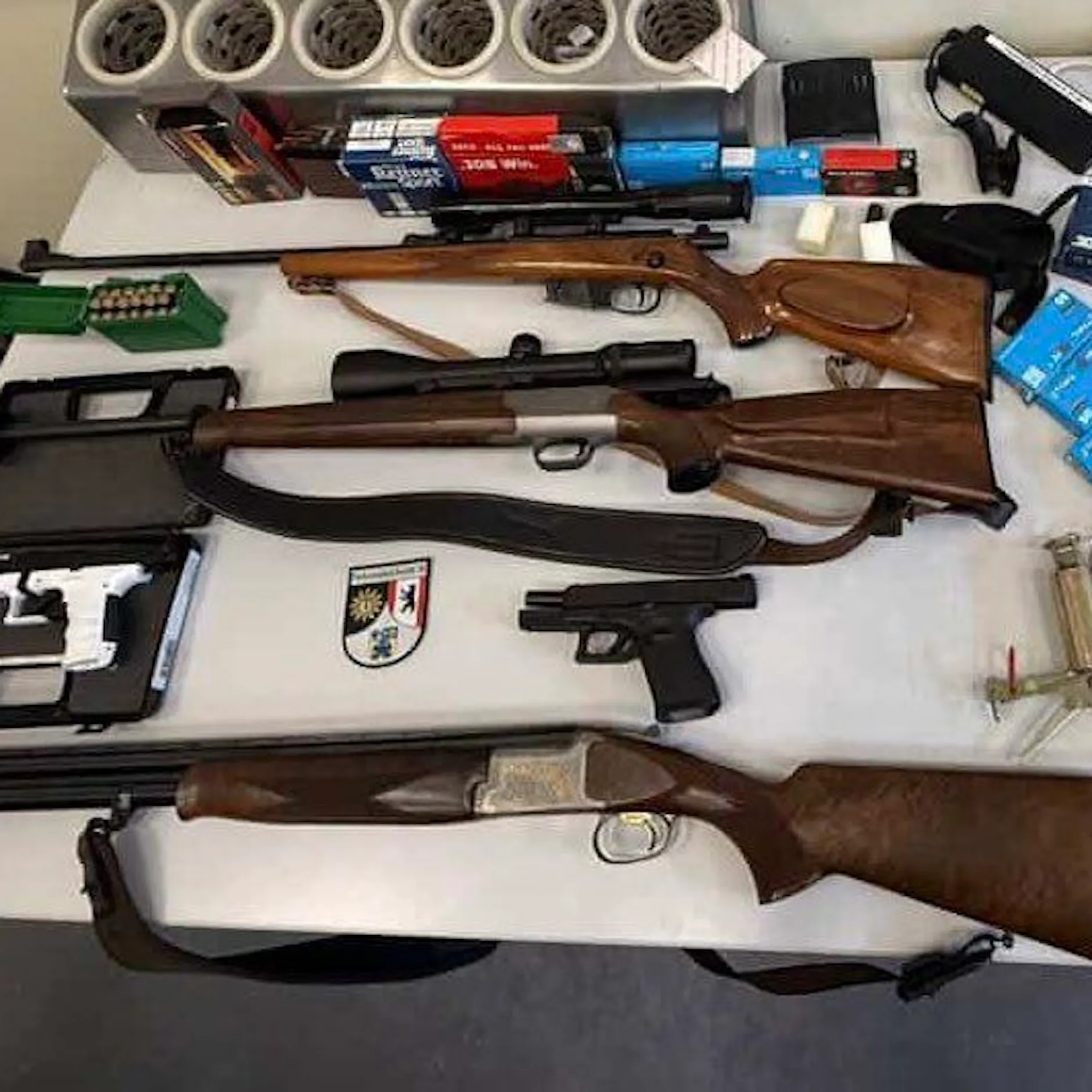 Image - Waffenfund in Charlottenburg: Mann bedroht Nachbarn und schlägt zu