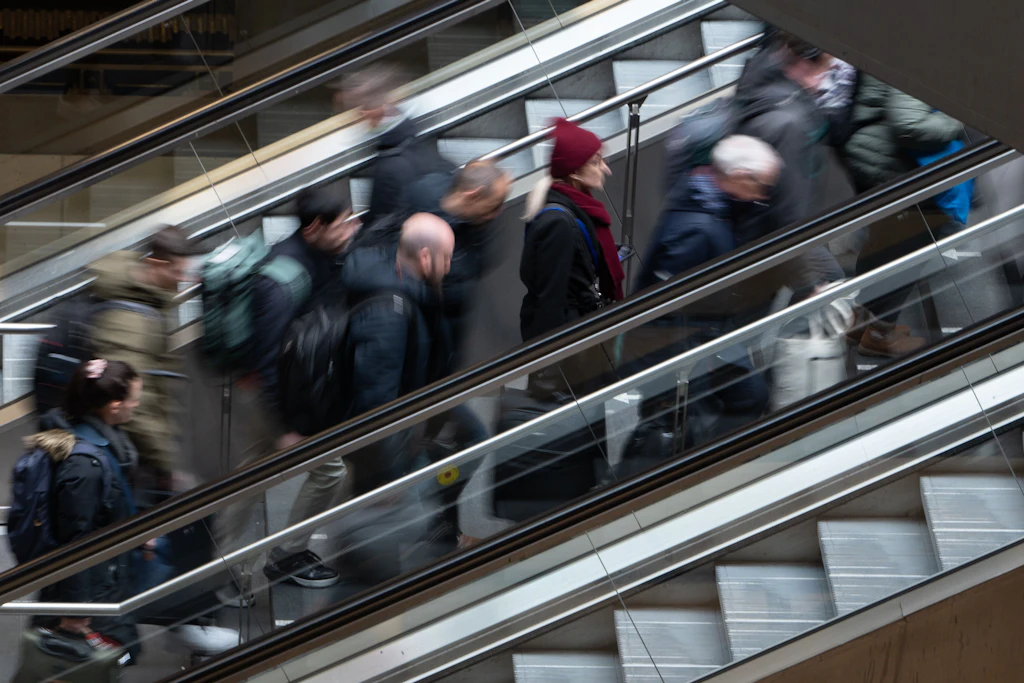 Auferstehung zu Ostern: Am Berliner Hauptbahnhof rollen (fast) alle Rolltreppen wieder