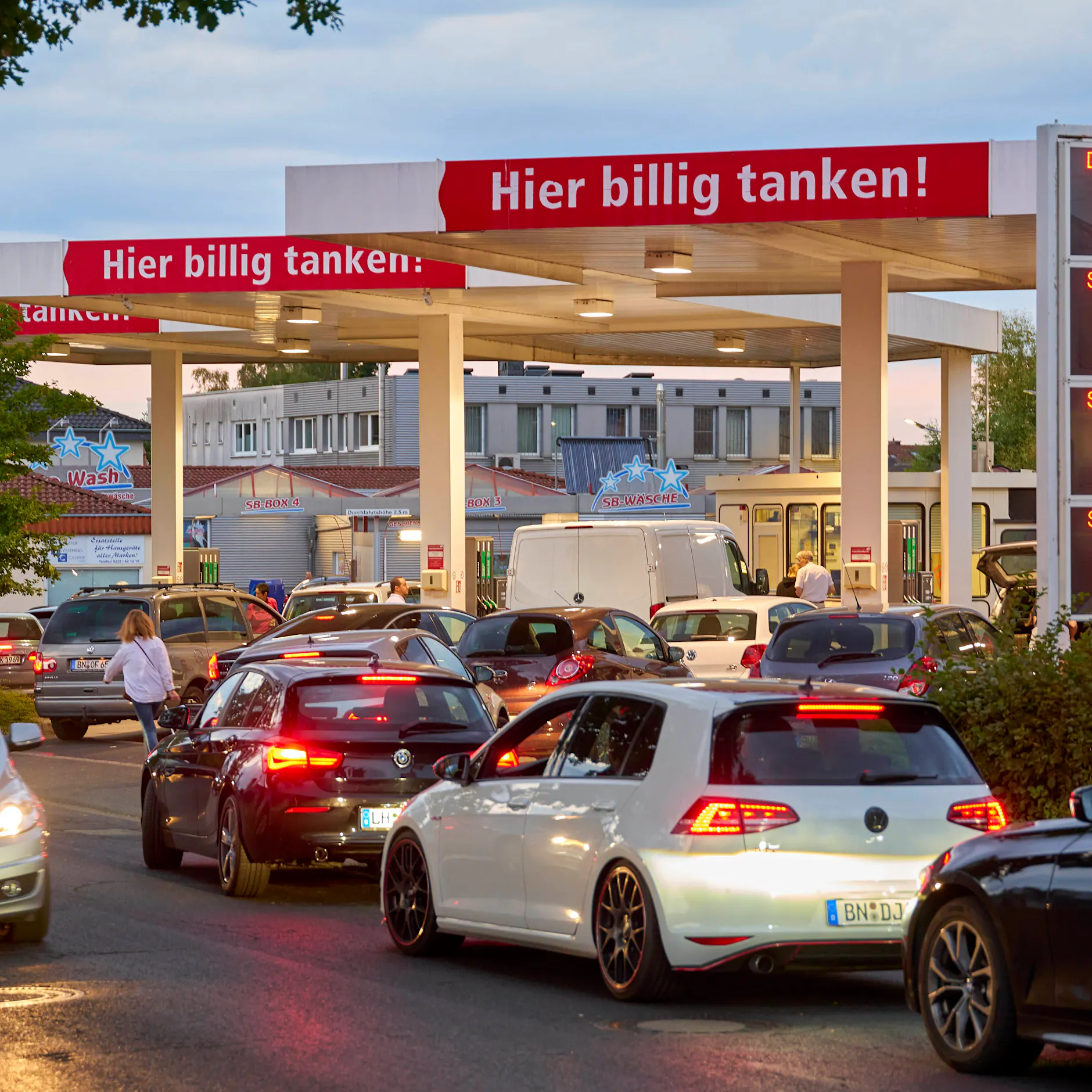 Preis-Panne an Tankstelle: Diesel für 2 Euro sorgt für Mega-Ansturm!