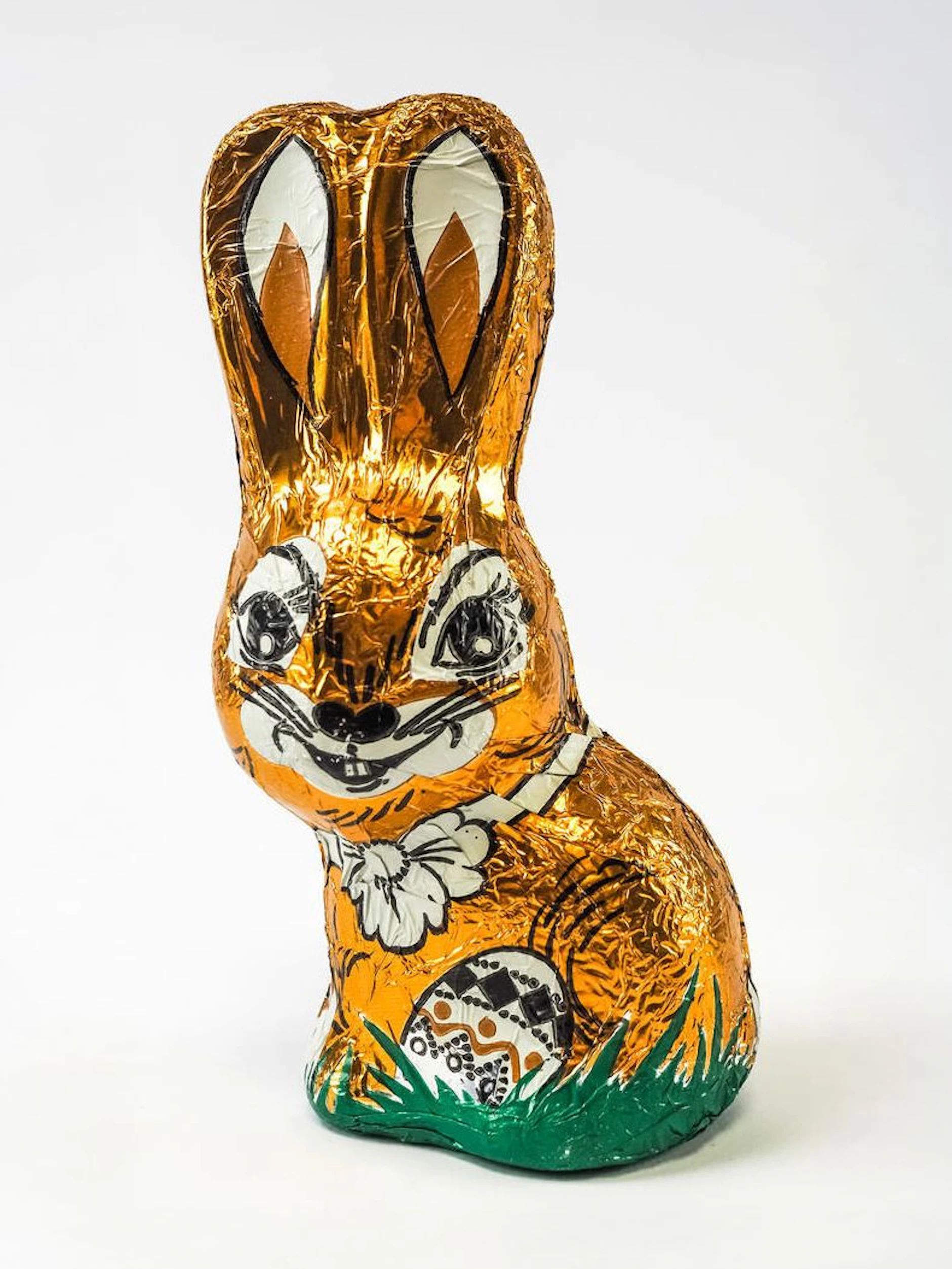 Auch zu DDR-Zeiten gab es Osterhasen aus Schokolade. Dieser hier wurde 1985 im VEB Süßwarenfabrik Bergland hergestellt.