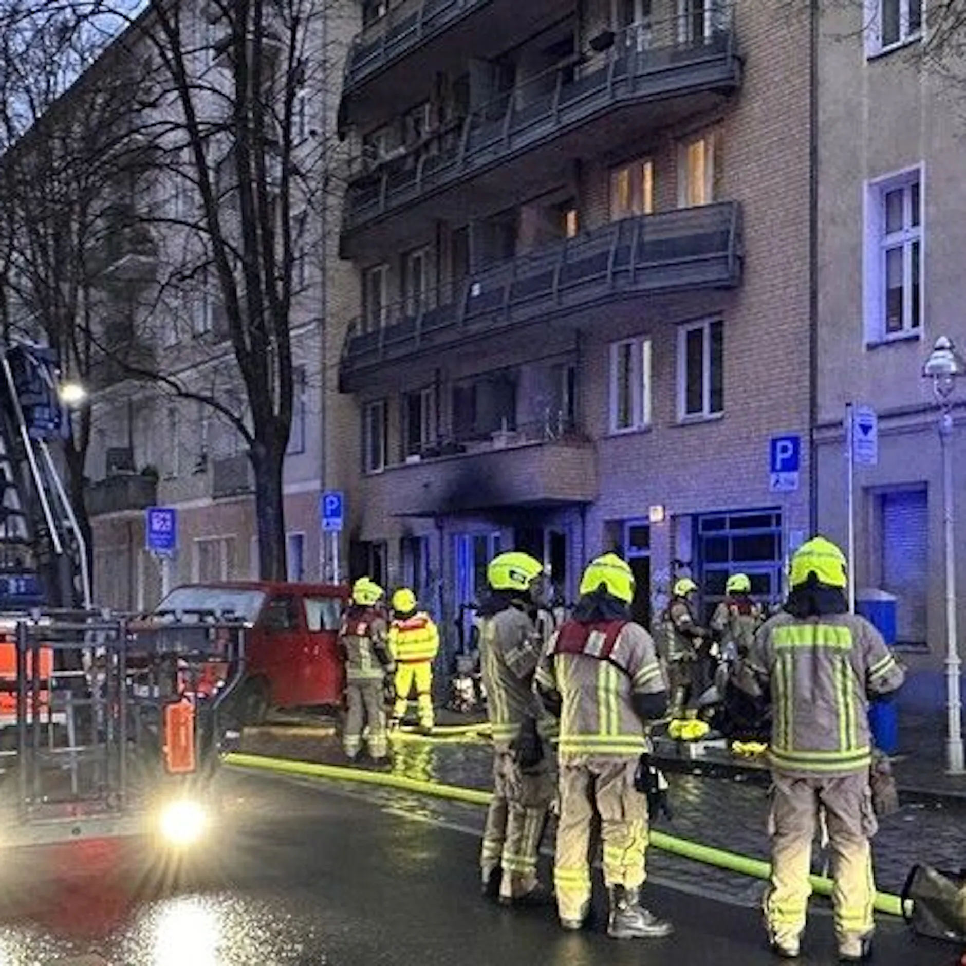 Image - Großbrand in Berlin: 17 Verletzte, Haus unbewohnbar