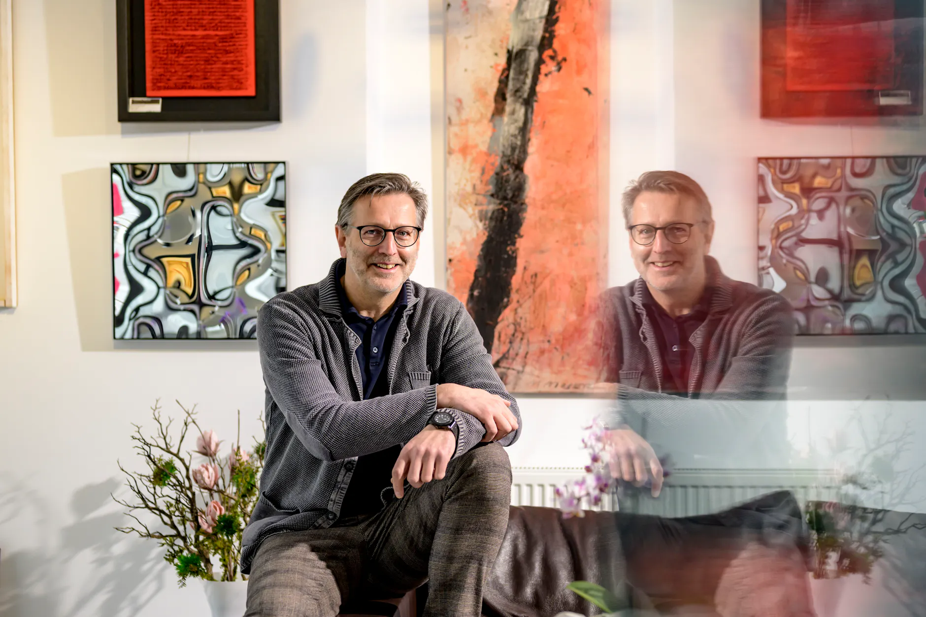 Galerist Detlev Kümmel erfreut sich bester Gesundheit, auch wenn im Internet etwas anderes behauptet wird. Er bleibt „Bares für Rares“ noch eine Weile erhalten.