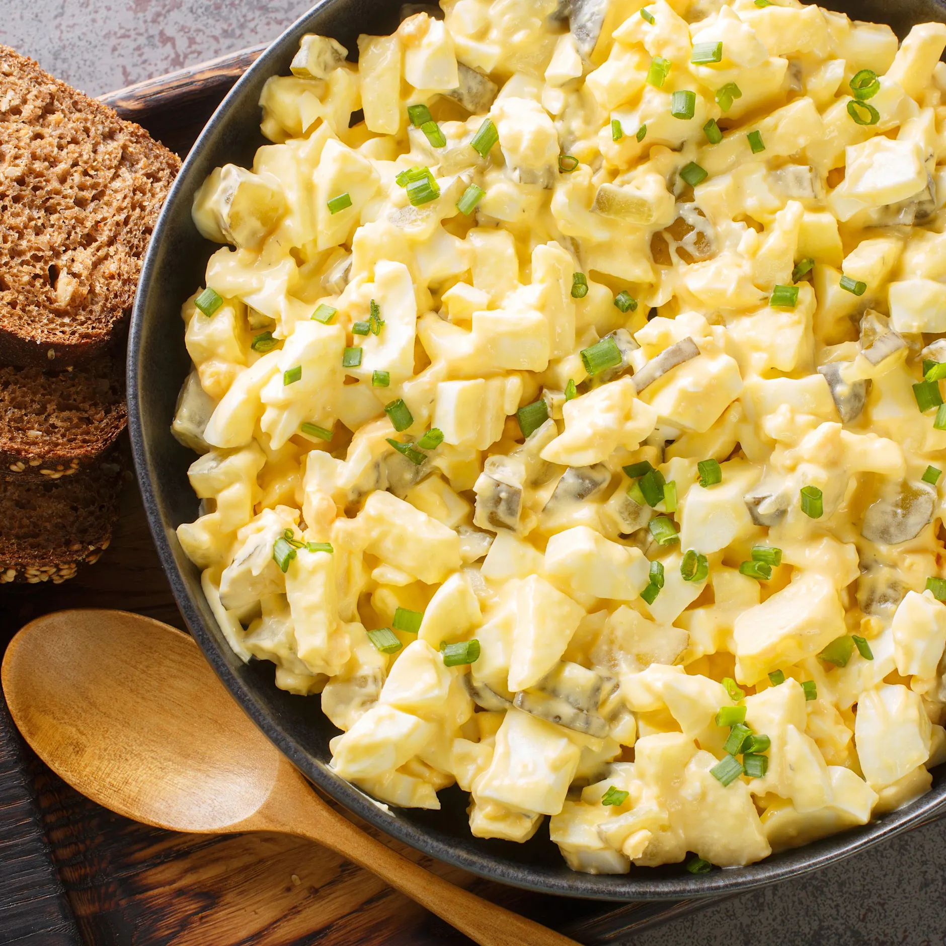 Omas schneller, cremiger Eiersalat: Das beste Rezept für den Klassiker