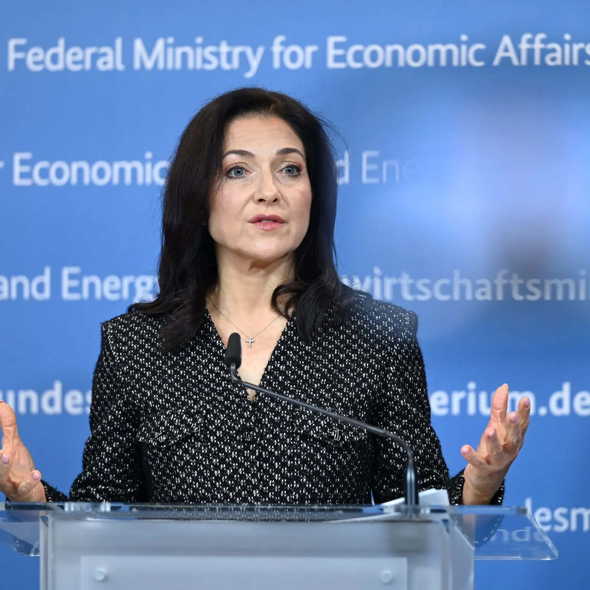 Image - Rekordpreise an Tankstellen: Wirtschaftsministerin Reiche lehnt Tankrabatt und Tempolimit ab