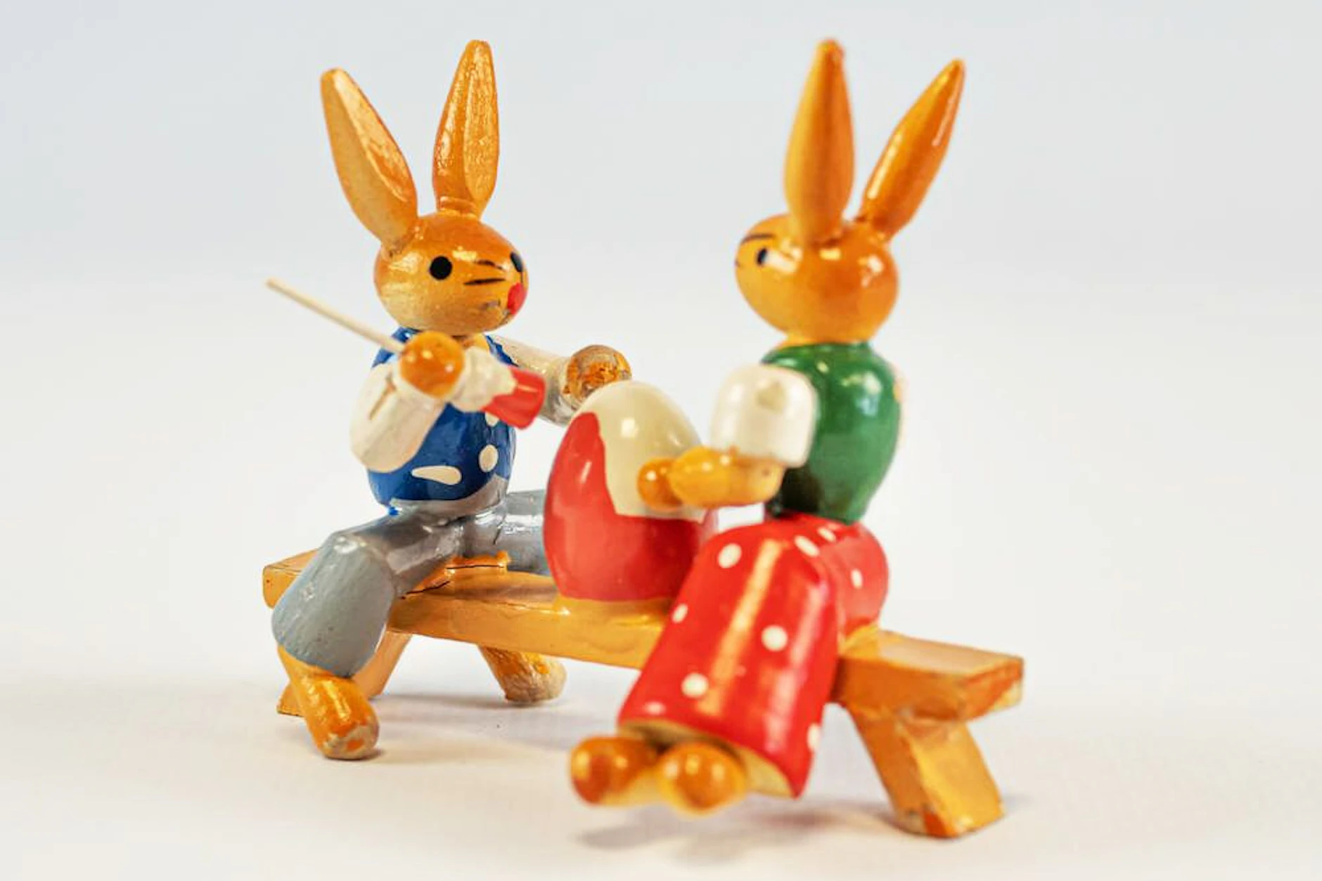 Solche Häschen aus dem ERzgebirge sind noch heute beliebt, waren zu DDR-Zeiten aber nicht immer einfach zu bekommen.