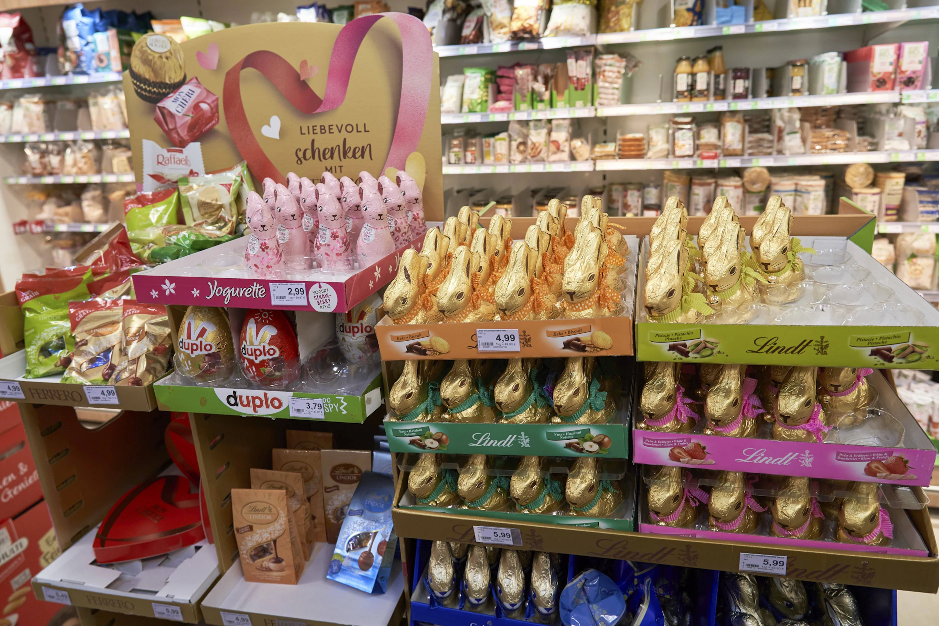 In den vergangenen Jahren war kurz vor Ostern nur noch wenig Süßkram zu haben. Doch in diesem Jahr reagieren die Kunden offenbar verhalten auf die hohen Schokopreise.