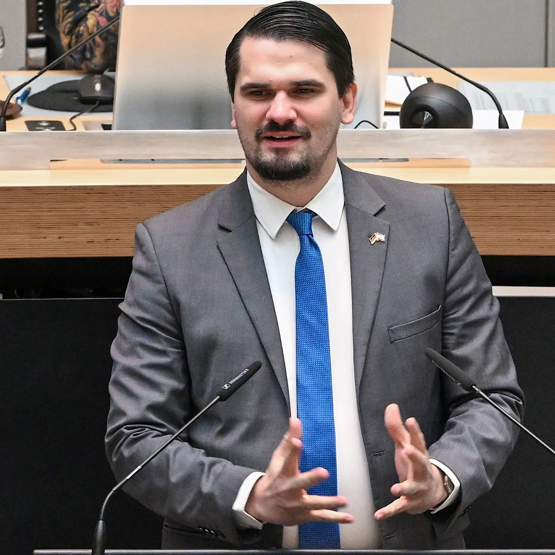 Gewalt im Berliner Wahlkampf – Unbekannter greift AfD-Abgeordneten an