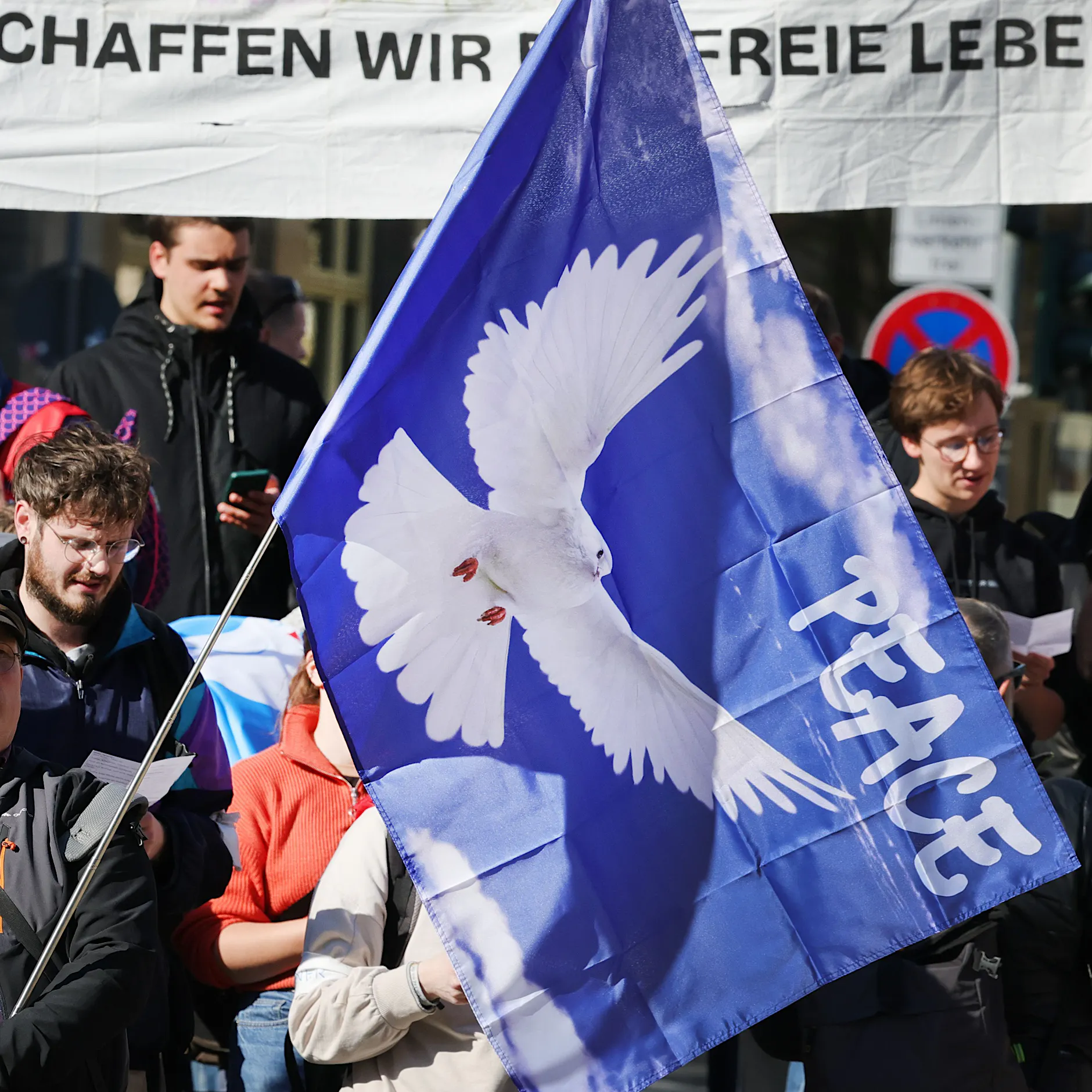 Friedensbewegung in Berlin: Ostermarsch zieht durch Prenzlauer Berg