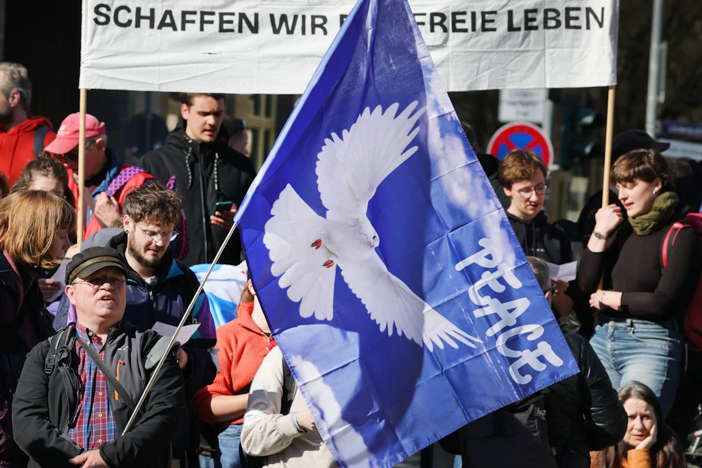 Friedensbewegung in Berlin: Ostermarsch zieht durch Prenzlauer Berg