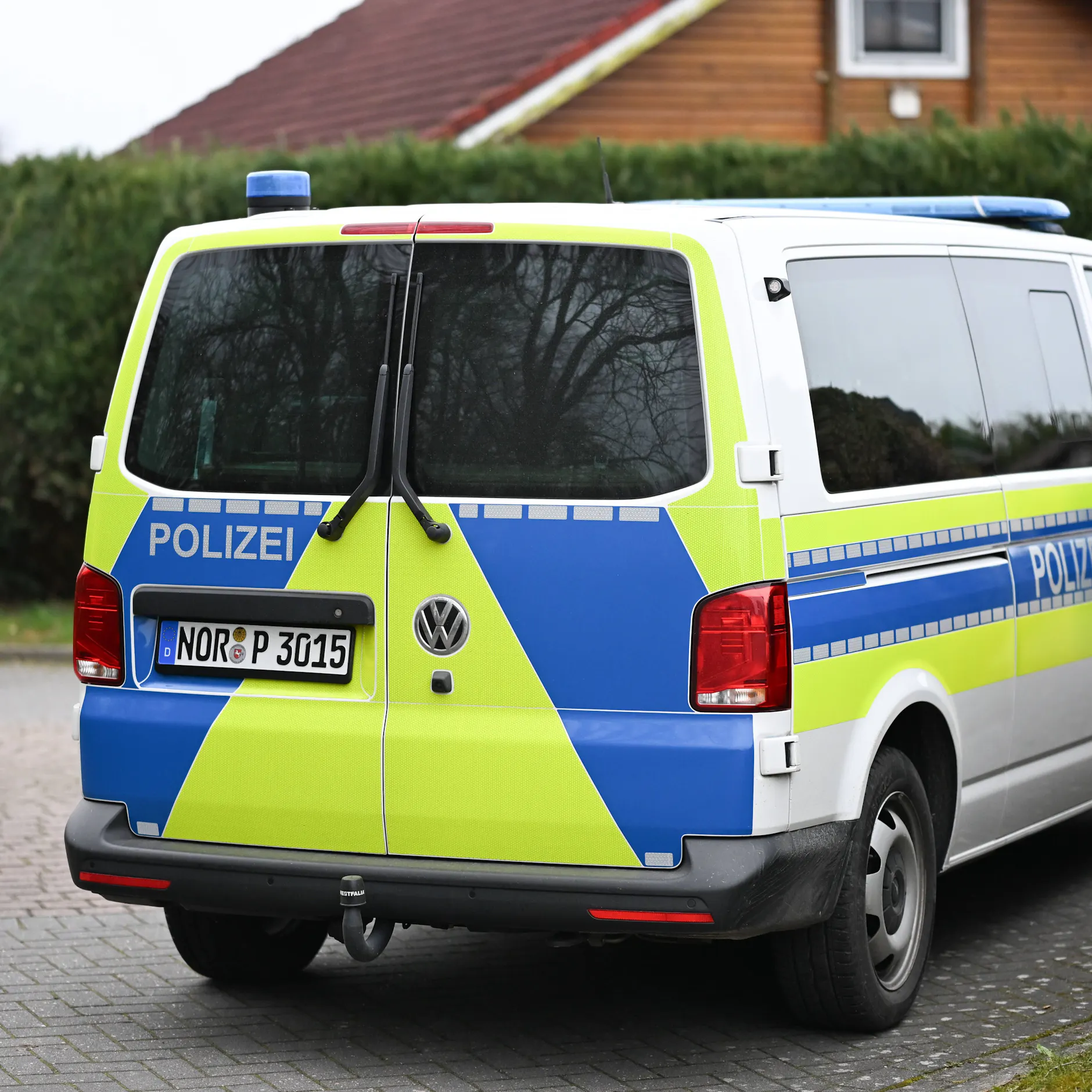 Image - Gruseliger Fund in Ostfriesland: Polizei durchsucht Bauernhöfe und entdeckt Leichenteile