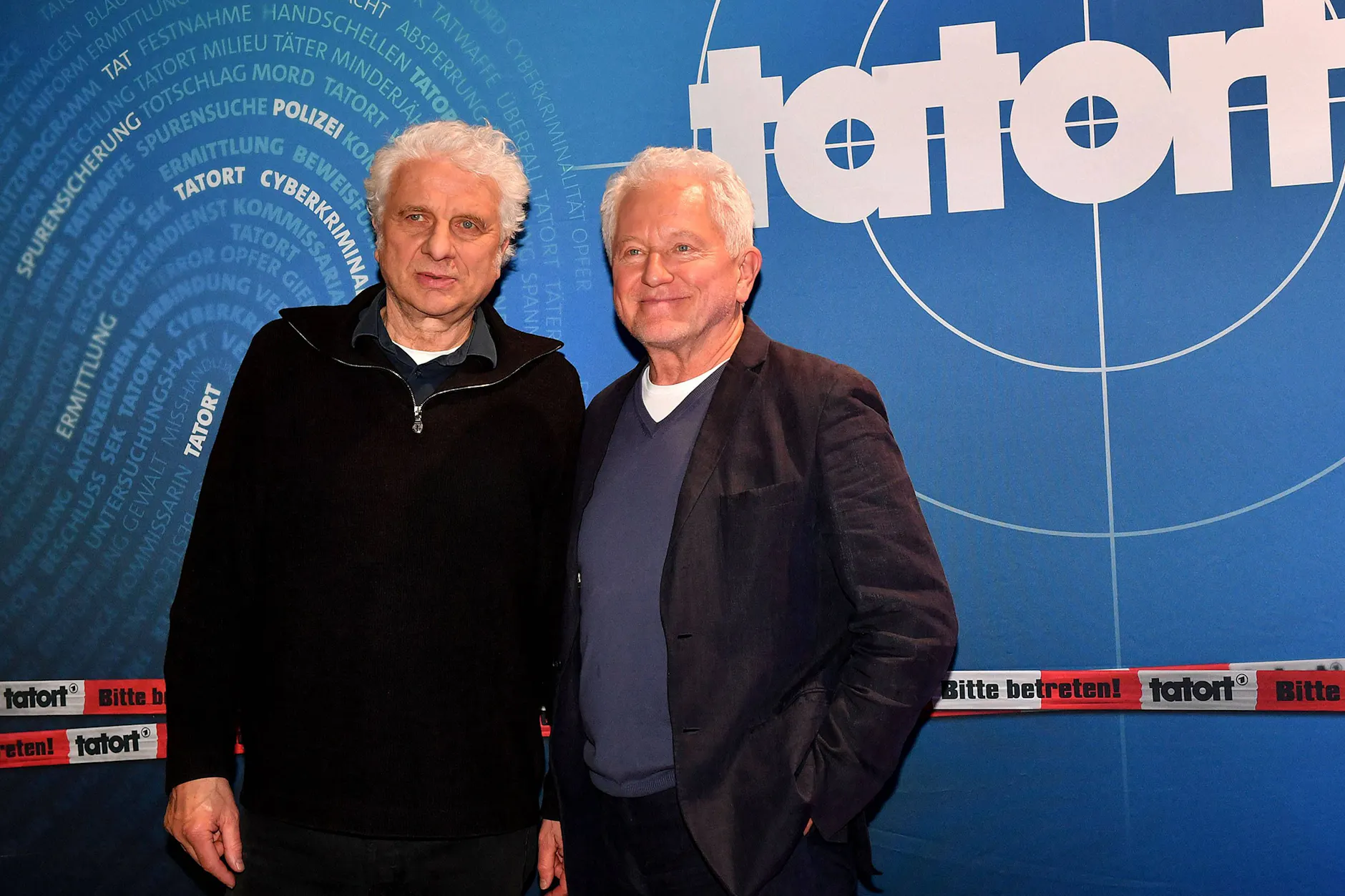 Udo Wachtveitl (l.) und Miroslav Nemec posieren bei der Premiere ihrer Abschiedsdoppelfolge „Unvergänglich“.